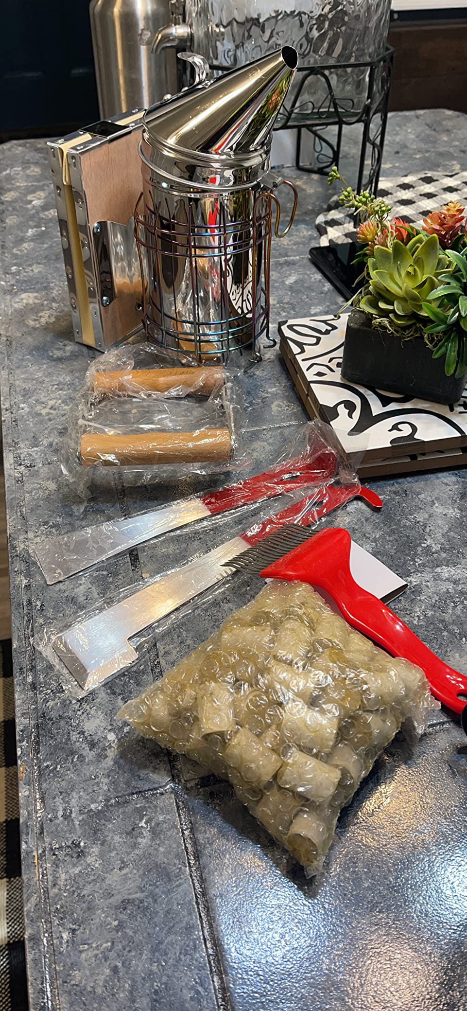 Honey Lake Bee Smoker Kit, Bee Smoker for Beekeeping Included Bee Hive Smoker with 54Pcs Bee Smoker Pellets, 2 Bee Hives Tools, Frame Holder Grip, Uncapping Fork, Beekeeping Supplies for Beekeeper customer photo 1