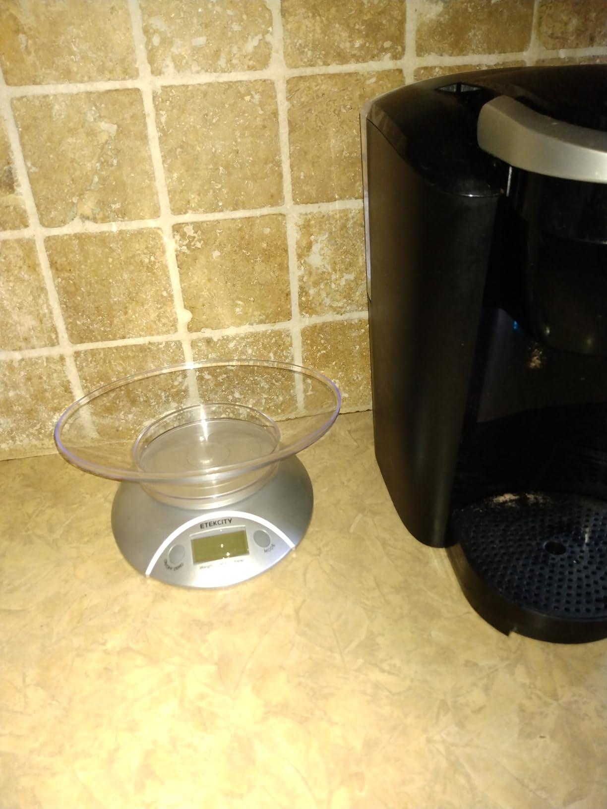 Etekcity Food Kitchen Scale With Bowl, Digital Ounces and Grams for Cooking, Baking, Meal Prep, Dieting, and Weight Loss, 11lb/5kg, Backlit Display customer photo 1