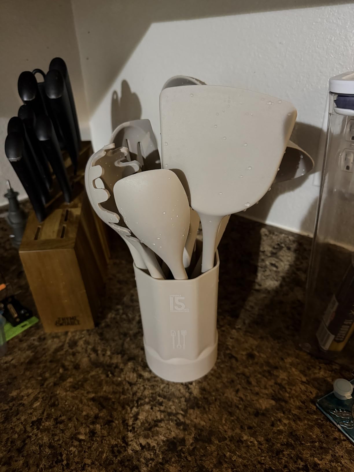 AOTHOD Silicone Cooking Utensils Set - 446°F Heat Resistant Kitchen Utensils,Turner Tongs,Spatula,Spoon,Brush,Whisk,Kitchen Utensil Gadgets Tools Set for Nonstick Cookware,Dishwasher Safe (BPA Free) customer photo 1