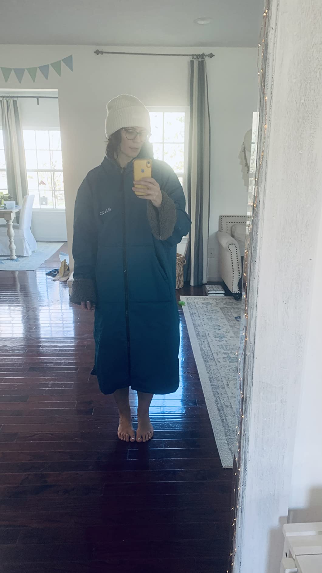 Malo'o Adult Sherpa Lined Surf Parka Changing Robe, Waterproof & Windproof Swim Parka, Long Sleeve Hooded Dry Robe customer photo 1