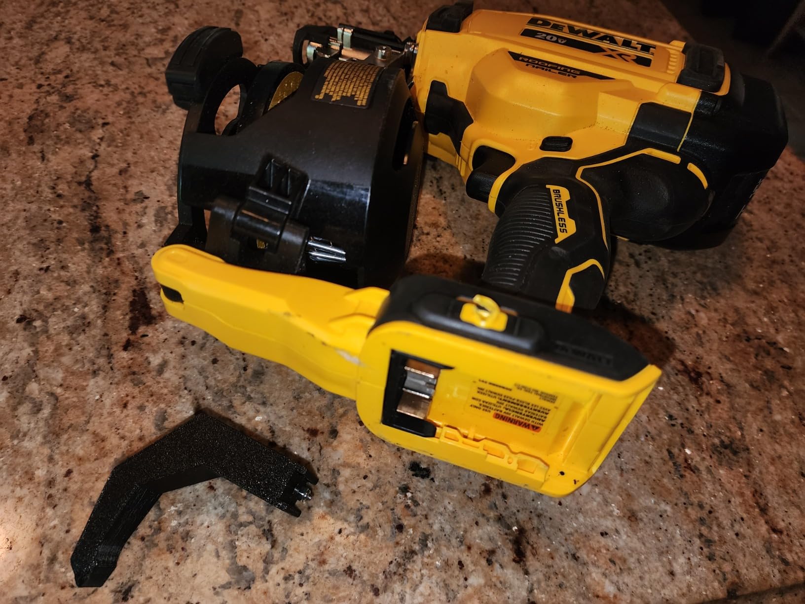 DeWalt 20V MAX Brushless 15 Degree Cordless Coil Battery Powered Roofing Nailer with Tool-Free Nail Tray (Yellow and Black) customer photo 1