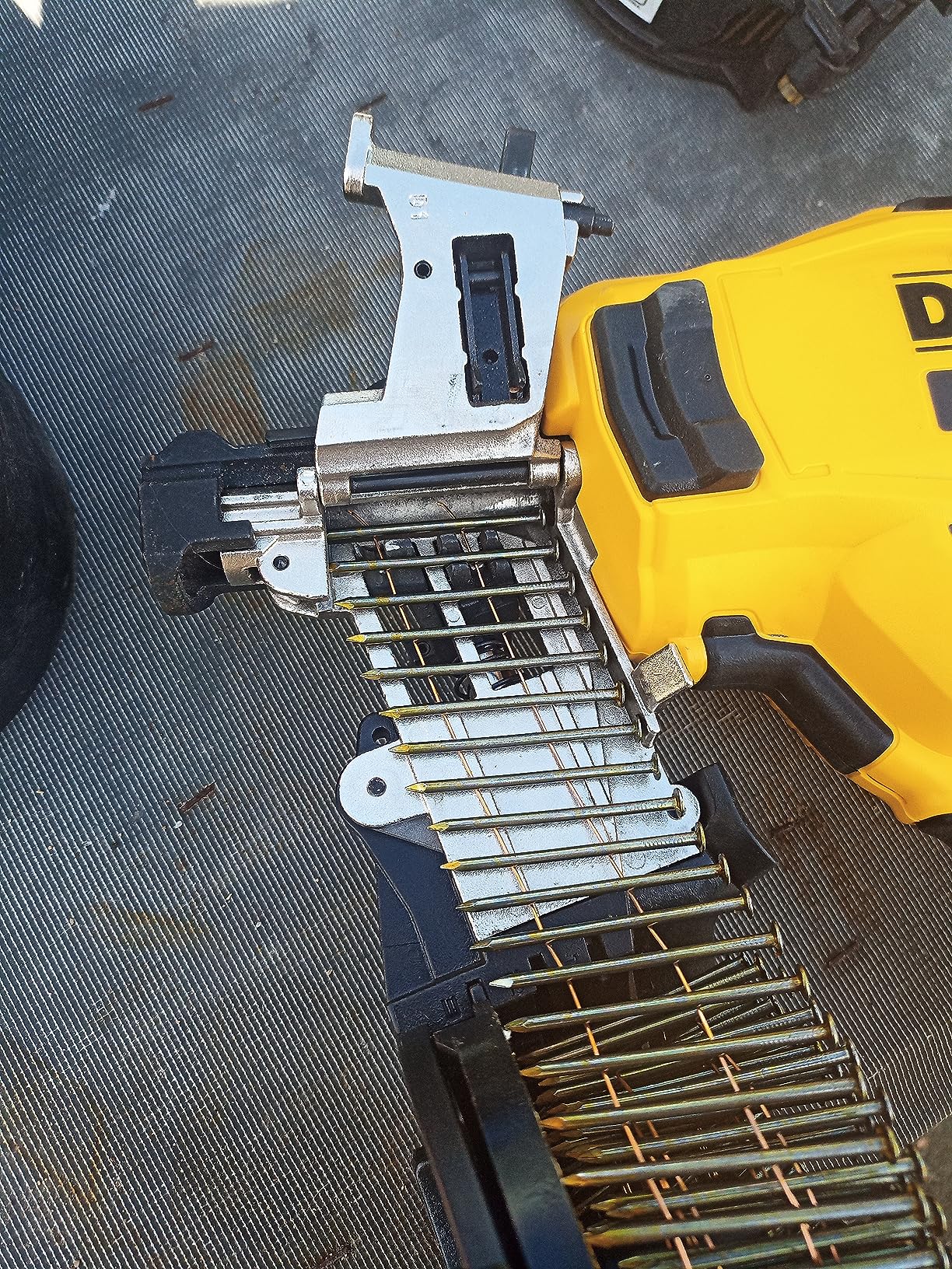 DeWalt 20V MAX Brushless 15 Degree Cordless Coil Battery Powered Roofing Nailer with Tool-Free Nail Tray (Yellow and Black) customer photo 2