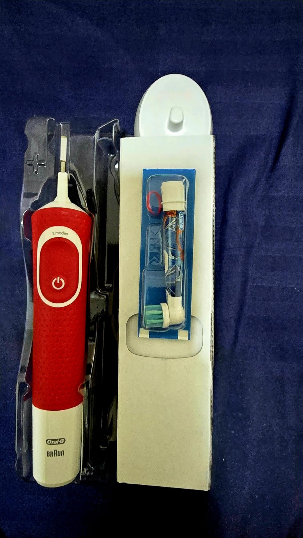 Oral-B Kids Electric Toothbrush Featuring Marvel's Spiderman, for Kids 3+ customer photo 1