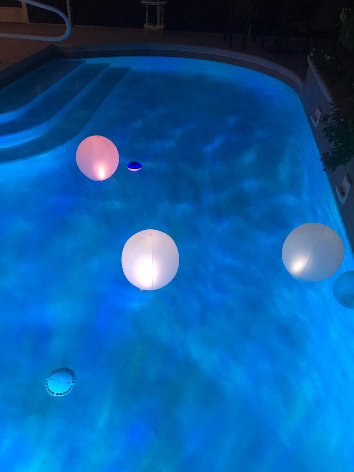 Blufree Floating Pool Speakers with Colorful Lights, IP68 Waterproof Bluetooth Speaker for Pool, Crystal Clear Sound Hot Tub Speaker for Pool, Spa and Outdoor customer photo 1