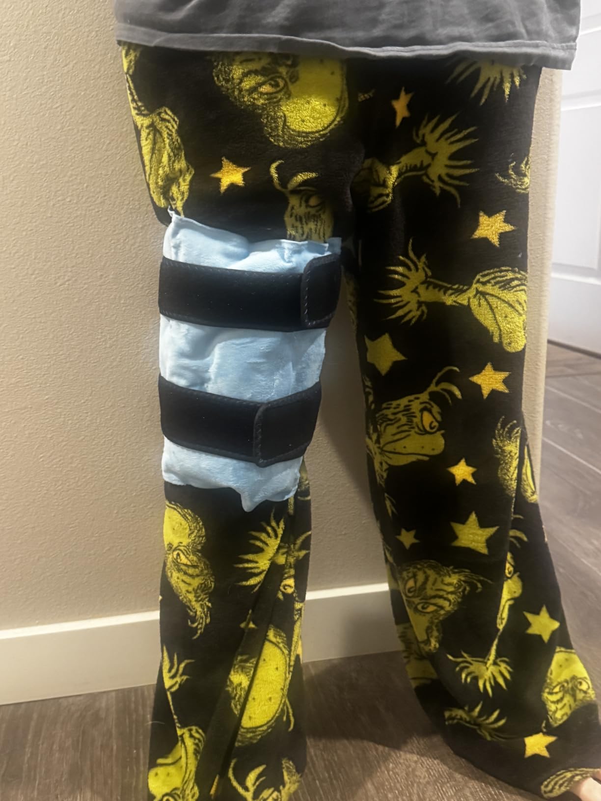 REVIX Ice Pack for Knee Pain Relief, Reusable Gel Ice Wrap for Leg Injuries, Swelling, Knee Replacement Surgery, Cold Compress Therapy for Arthritis, Meniscus Tear and ACL Blue customer photo 1