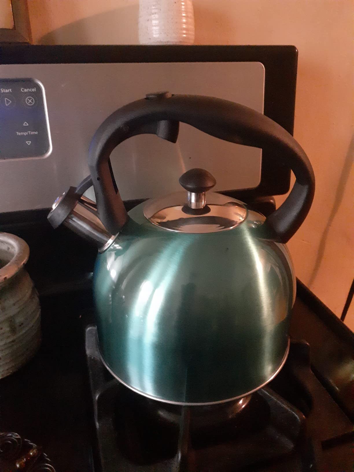 Amazon Basics Stainless Steel Whistling Tea Kettle, Fast Boiling for Tea and Coffee, Food Grade, Ergonomic Handle, 2.3 Liter, Teal customer photo 1