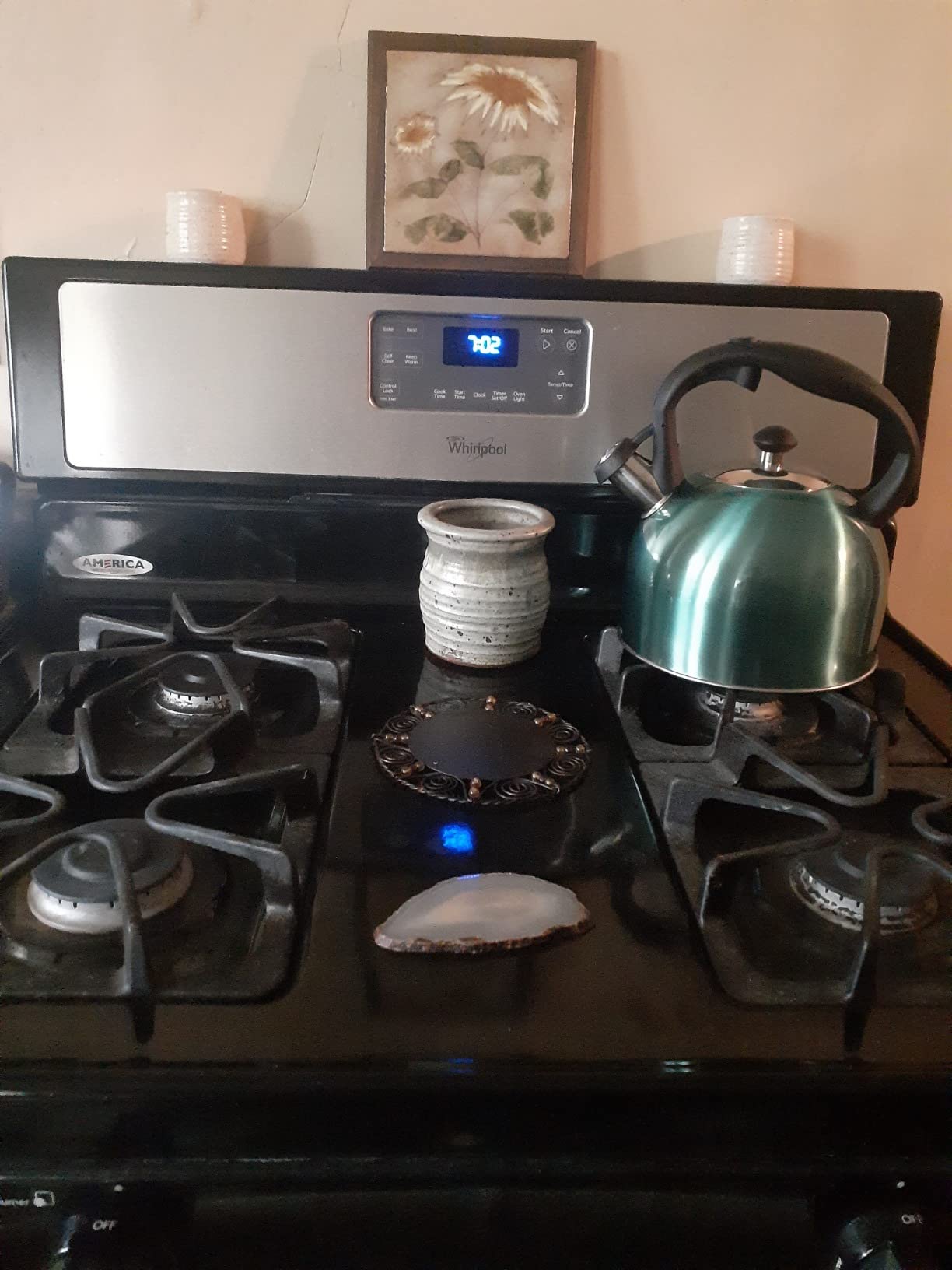 Amazon Basics Stainless Steel Whistling Tea Kettle, Fast Boiling for Tea and Coffee, Food Grade, Ergonomic Handle, 2.3 Liter, Teal customer photo 2