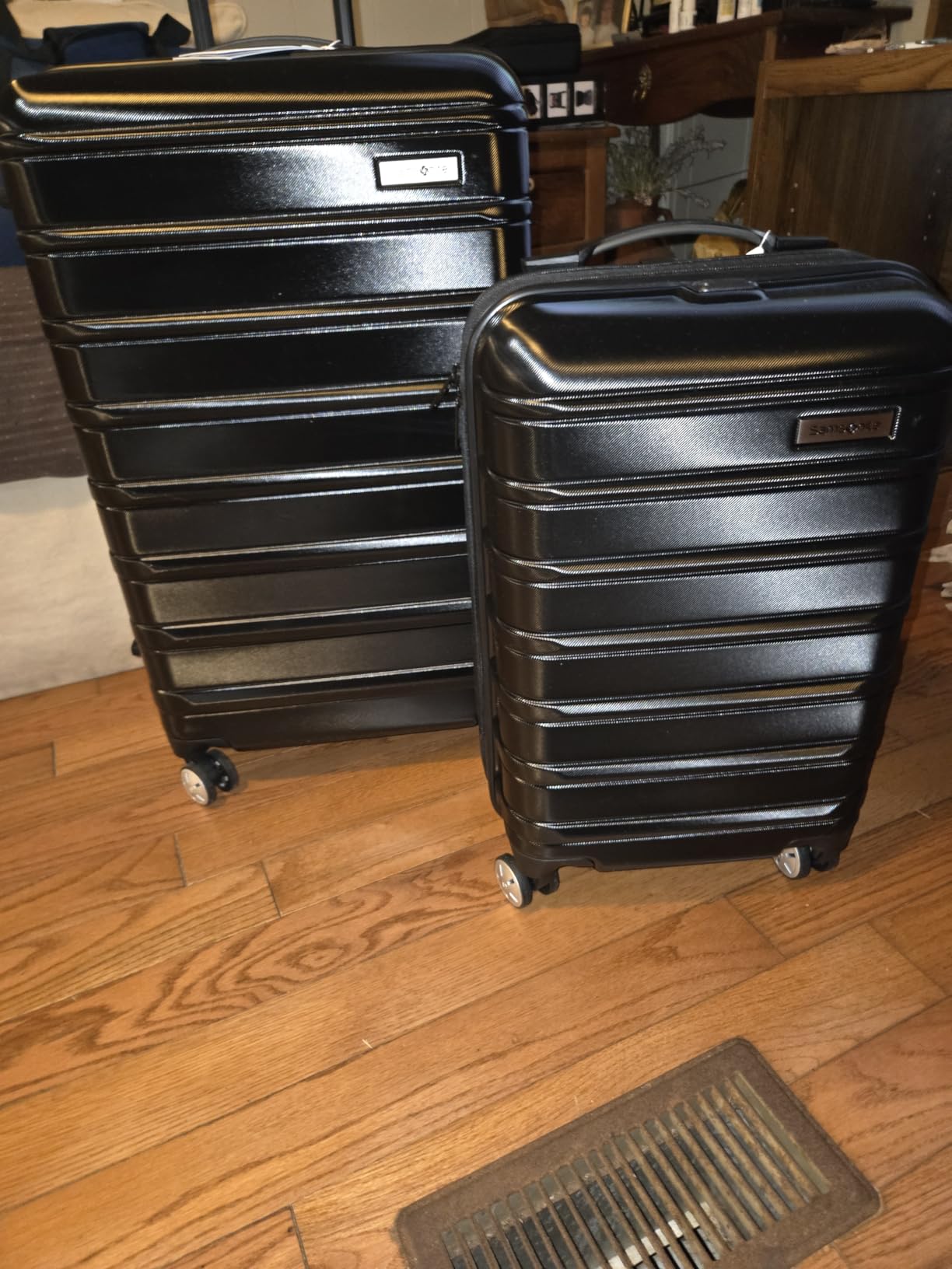 Samsonite Omni 2 Hardside Expandable Luggage with Spinner Wheels, 3-Piece Set (19/24/28), Artic Silver customer photo 1