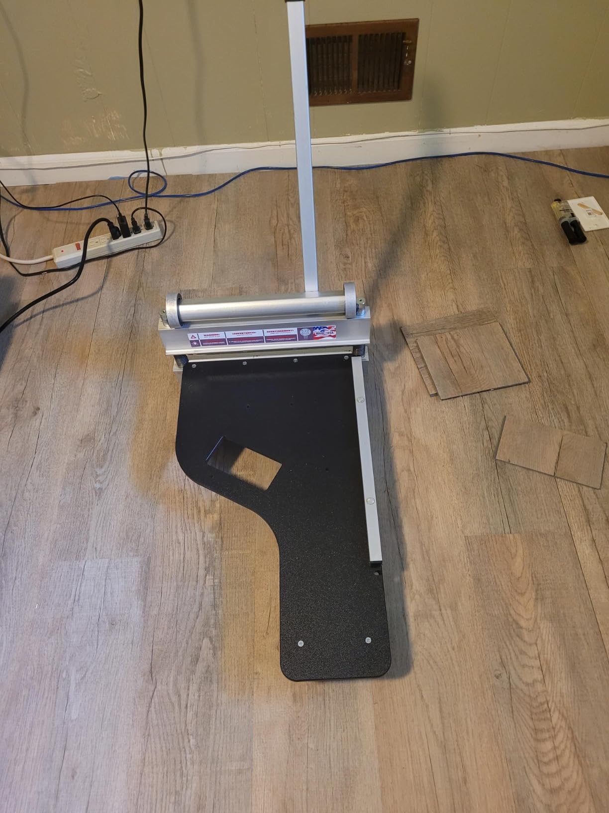 MARSHALLTOWN Ultra-Lite Flooring Cutter 13