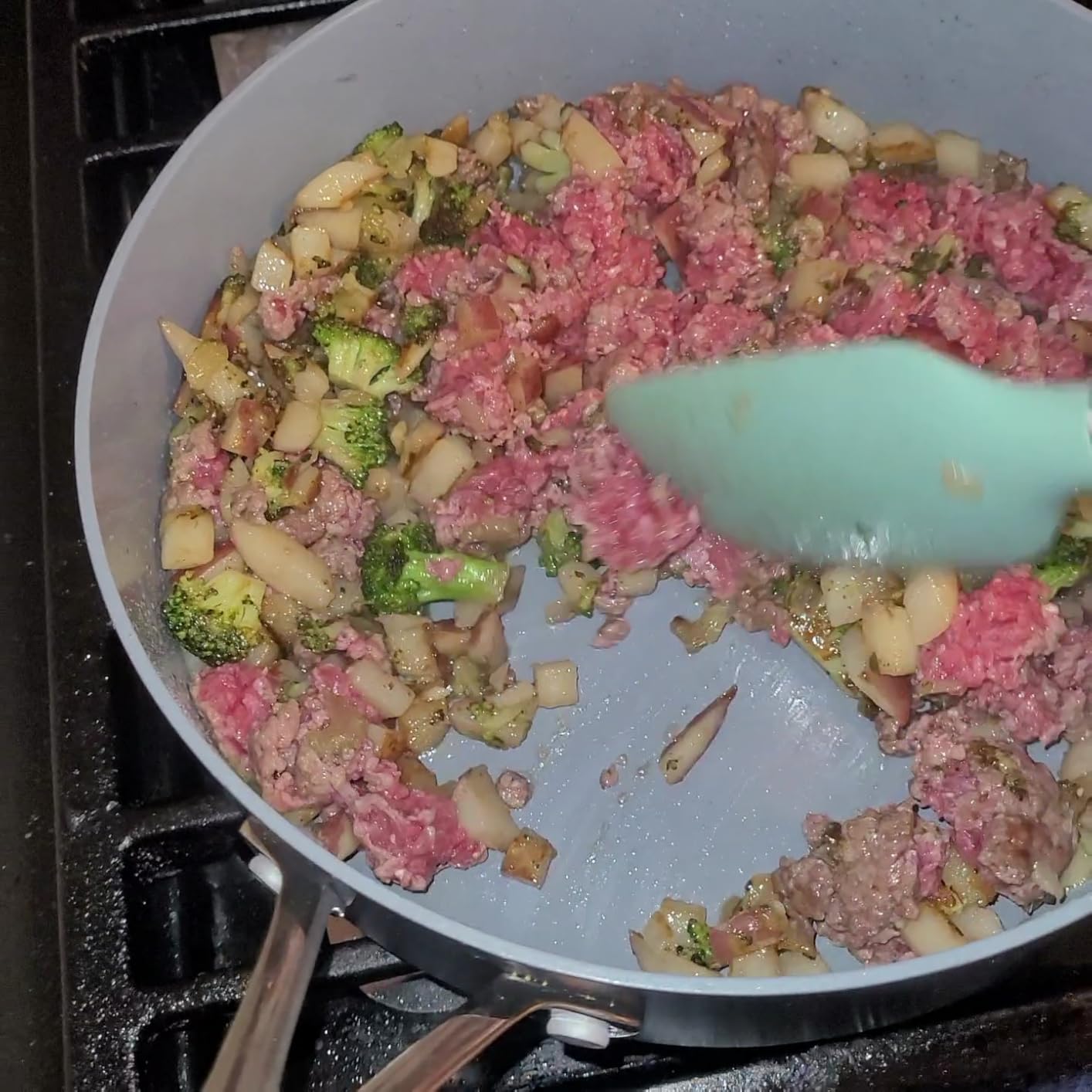 GreenPan Valencia Pro Ceramic Nonstick 16 Piece Cookware Set, Hard Anodized PFAS-Free Pots & Pans, Induction Ready, Compatible on All Cooktops, Dishwasher Safe, Oven Safe to 600F, Gray customer photo 1