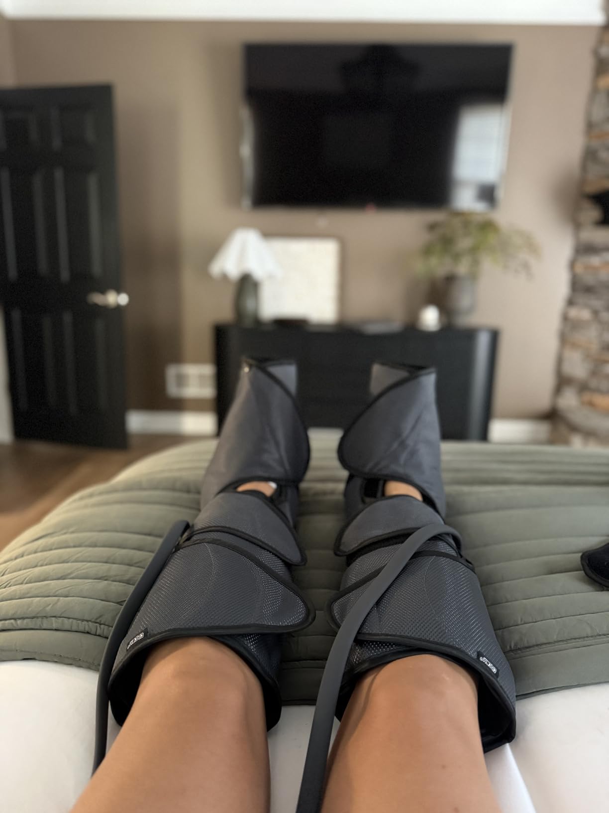 CINCOM Leg Massager with Heat and Compression, Legs Massage for Circulation and Pain Relief, Heating Calf Leg Air Compression Massager Help with Relief Edema customer photo 2