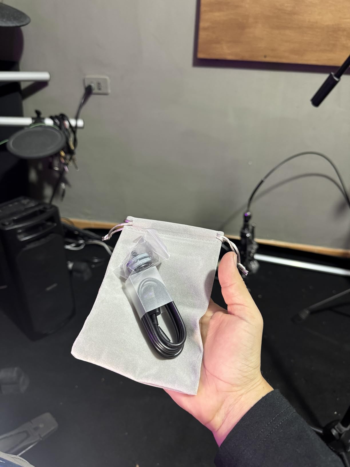 G2 Pocket RGB Camera Light,Built-in 7200mAh Rechargeable Battery 360 Degree Full Color Gamut 9 Light Effects,2600-10000K LED Video Light Panel with Aluminum Alloy Body, Adjustable Tripod Stand customer photo 1