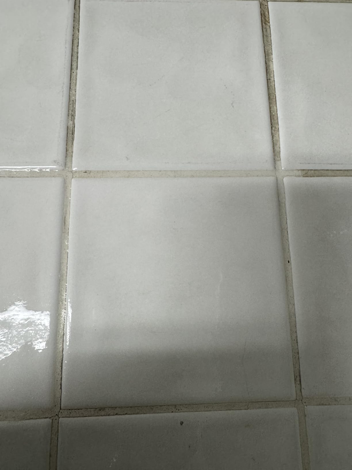 Rubbermaid Reveal Power Scrubber 18-Piece Kit, Cordless Electric Battery Powered Scrub Brush, Water Resistant, for Home/Kitchen/Bathroom/Grout/Tile/Shower/Tub customer photo 1