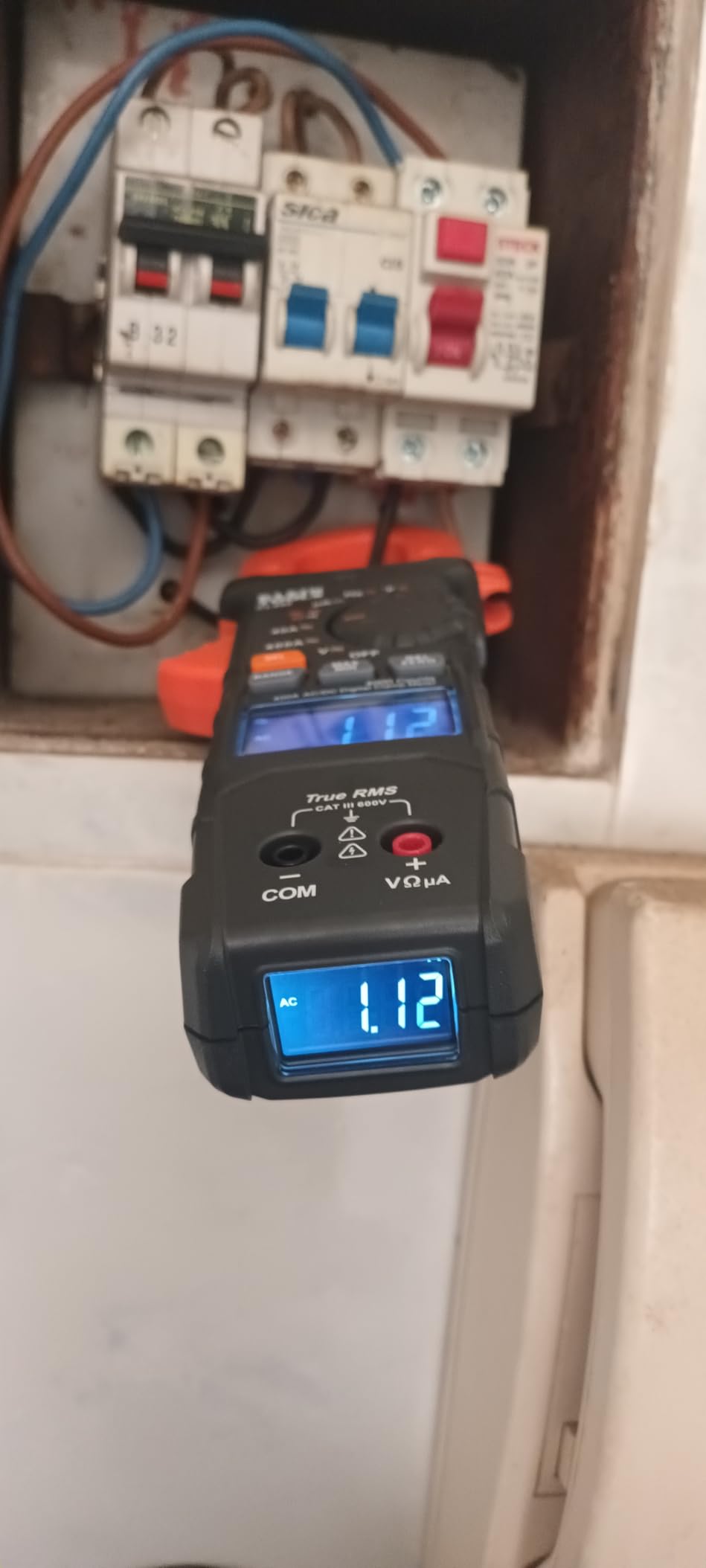 Klein Tools CL390 AC/DC Digital Clamp Meter, Auto-Ranging, 400 Amp, NCVT Tester, Hi-Viz LCD Display, TRMS, Continuity Resistance, Temperature and More customer photo 2