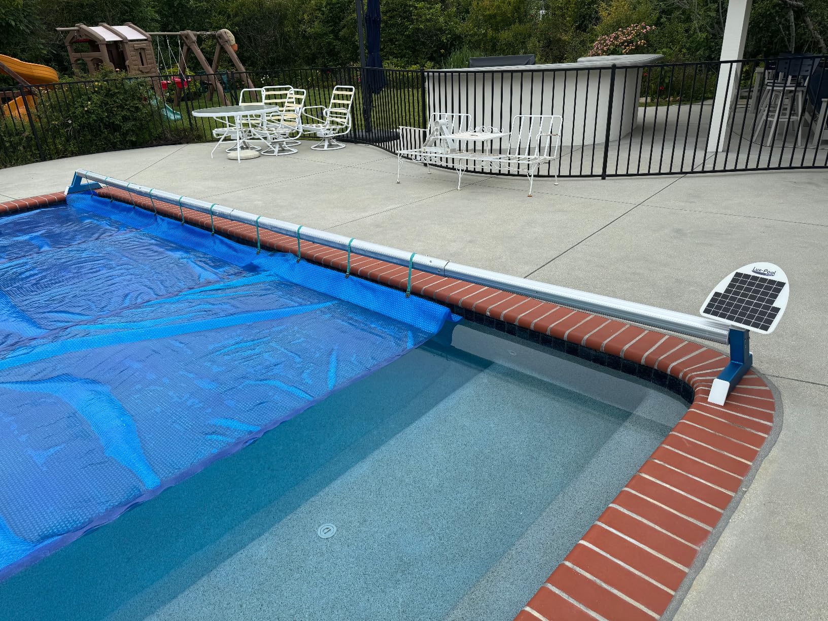 Solar Battery Charged, Motorized Solar Blanket Reel Roller (Blue) - Click-of-Button Simple Operation - Suitable for Rectangular Swimming Pools up to 20x40' customer photo 1