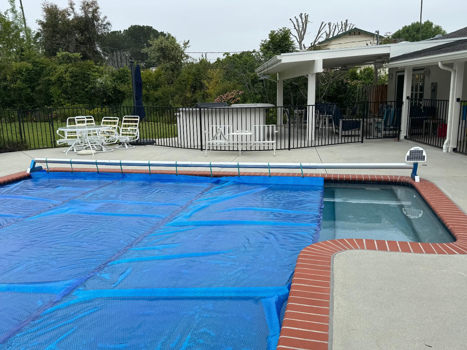 Solar Battery Charged, Motorized Solar Blanket Reel Roller (Blue) - Click-of-Button Simple Operation - Suitable for Rectangular Swimming Pools up to 20x40' customer photo 2