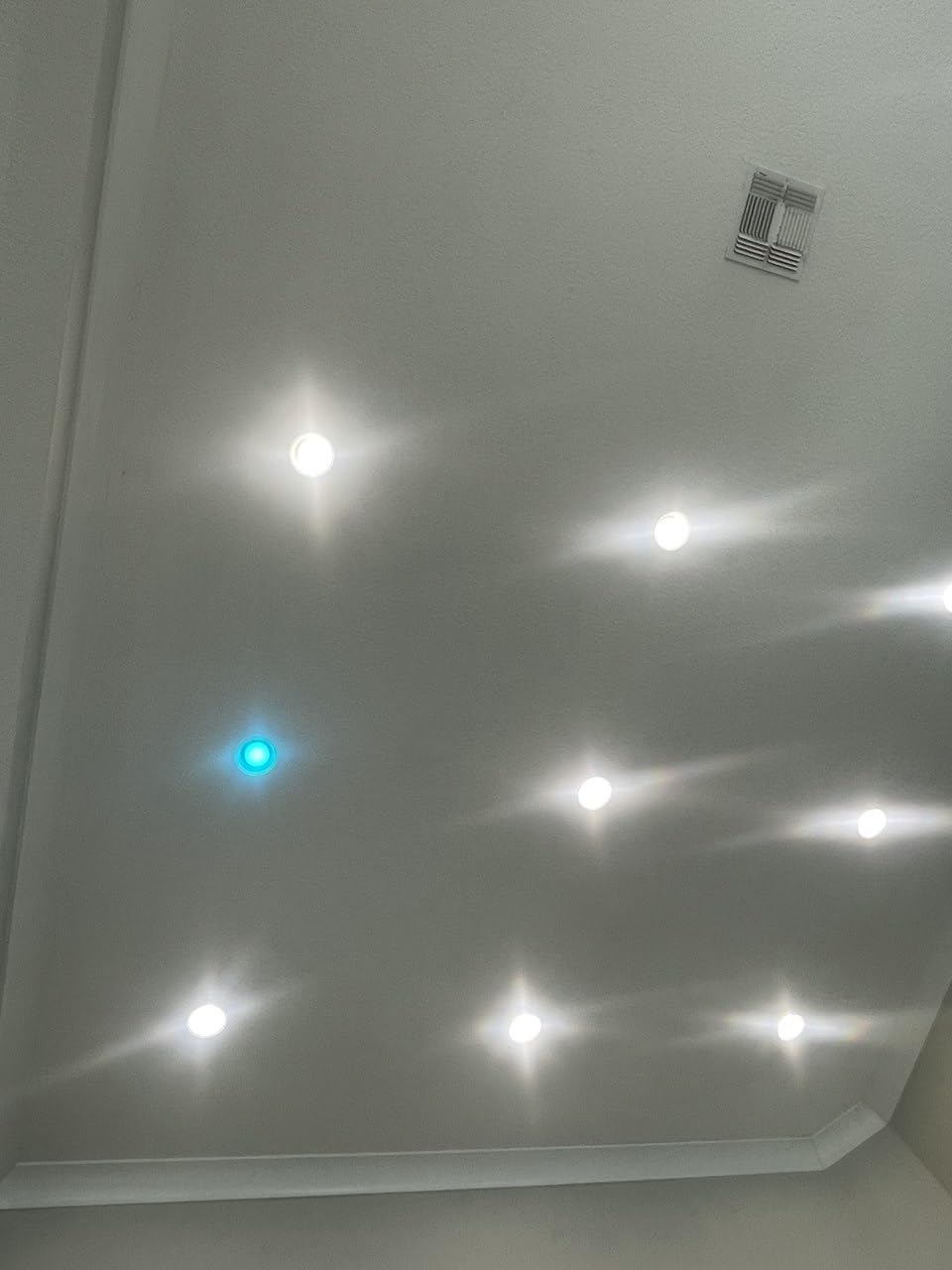 LIFX Color BR30 Smart LED Flood Light Bulb, 1100 Lumens, Dimmable, 2.4GHz Wi-Fi, Billions of Colors and Whites, Compatible with Alexa, Hey Google, HomeKit and Siri, HB2LHB30E26US, 2-Pack customer photo 2