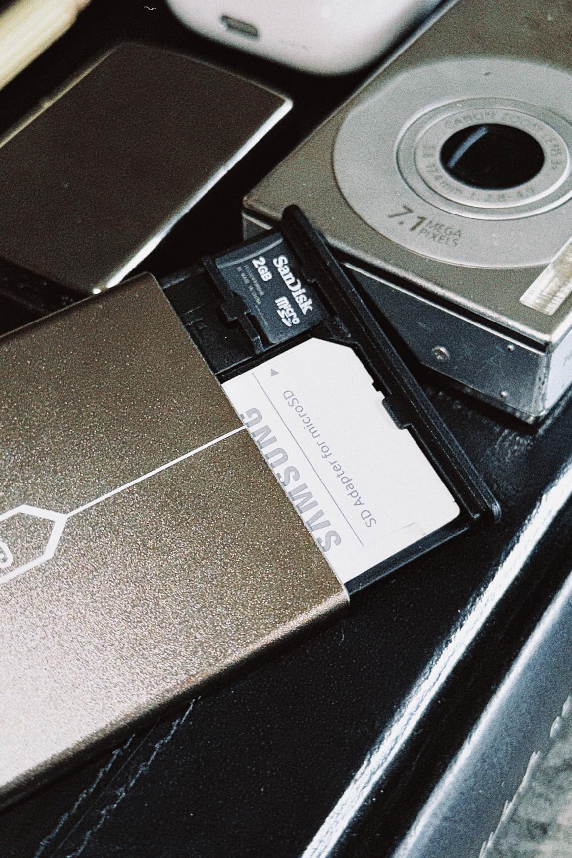 SMALLRIG Memory Card Case Holder Anti-Shock Anti-Fall and Scratch Suitable for SD/Micro SD/SIM Cards for Photography Enthusiasts - 2832B customer photo 1