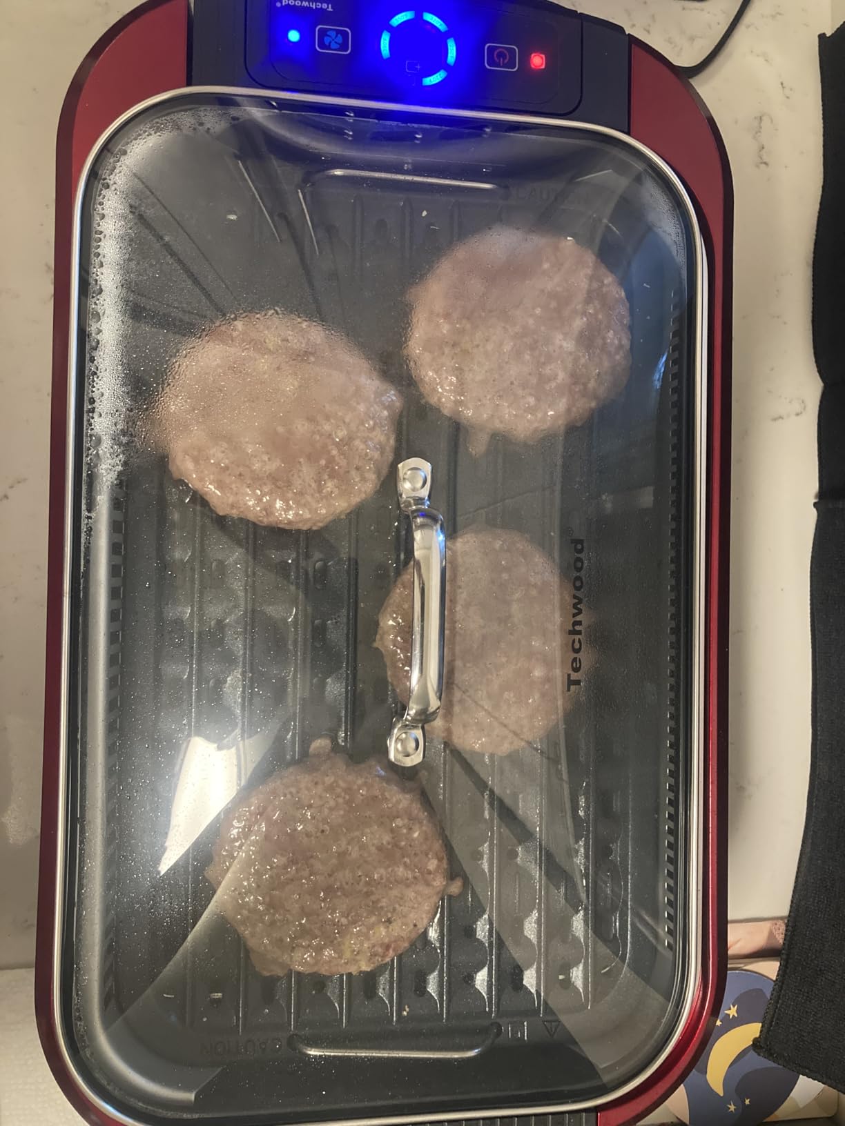 Indoor Grill, Techwood 1500W Smokeless Electric Grill with Tempered Glass Lid, Compact & Portable Non-Stick BBQ Grill with 6-Level Control, Dishwasher Safe, Black customer photo 2