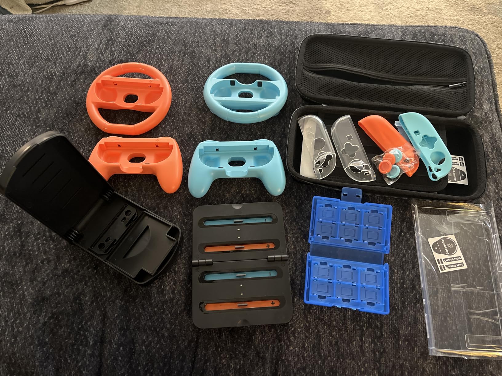 Switch Accessories Bundle - 23 in 1: Carrying Case, Screen Protector, Joycon Grips & More customer photo 2