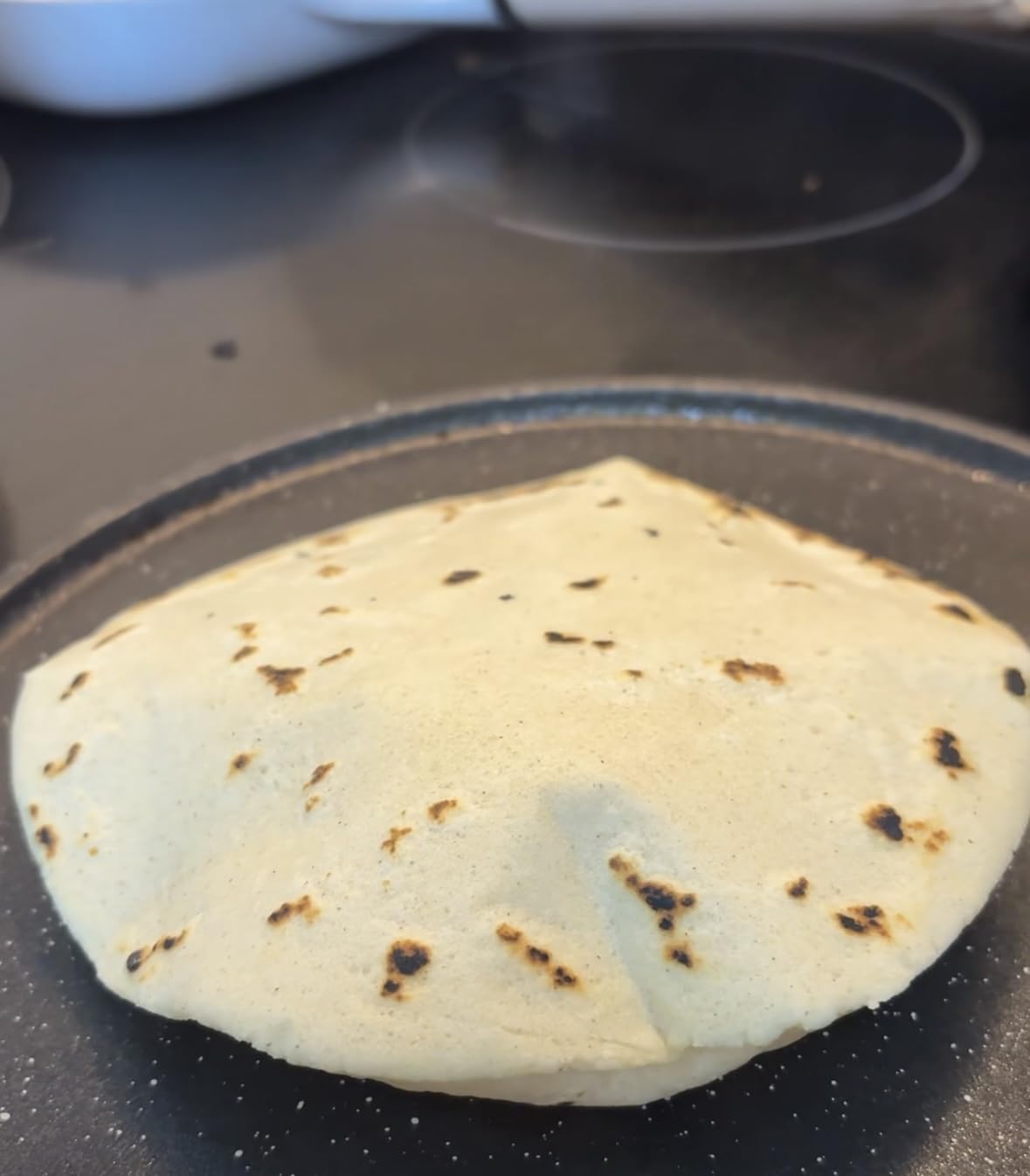 ESLITE LIFE 11 Inch Crepe Pan with Spreader, Nonstick Granite Coating Dosa Pan, Roti Tawa Comal Para Tortillas Pancake Griddle Pan, Induction Compatible, PTFE & PFOA Free, Black customer photo 1