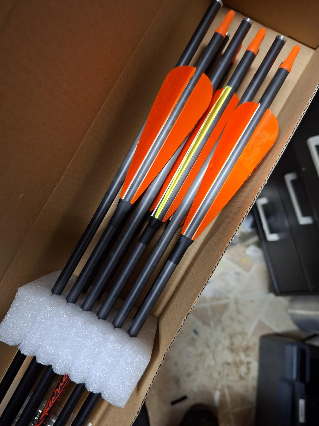 Traditional Archery 300 340 400 500 600 700 Spine Carbon Feather Arrows for Recurve Compound Bow Longbow Hunting Targets Arrow 12PCS customer photo 1