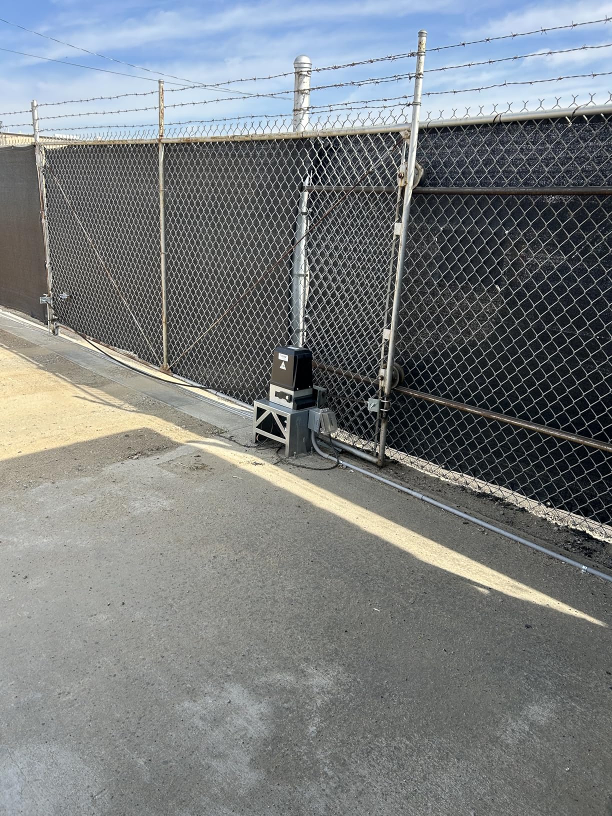 TOPENS CK2600 Automatic Sliding Gate Opener Chain Drive Industrial Commercial 1-1/4 HP Gate Motor for Heavy Driveway Slide Gates Up to 5700 Pounds, AC Powered with 20ft Roller Chain and Remote Control customer photo 1