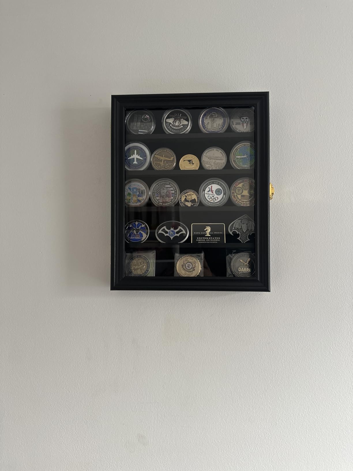 Jinchuan Military Challenge Coin Display Case Lockable Cabinet Rack Holder Shadow Box with Removable 2 Grooves Shelves and Anti Dust Door for Casino Poker Chips Collectibles, Small - Black customer photo 2