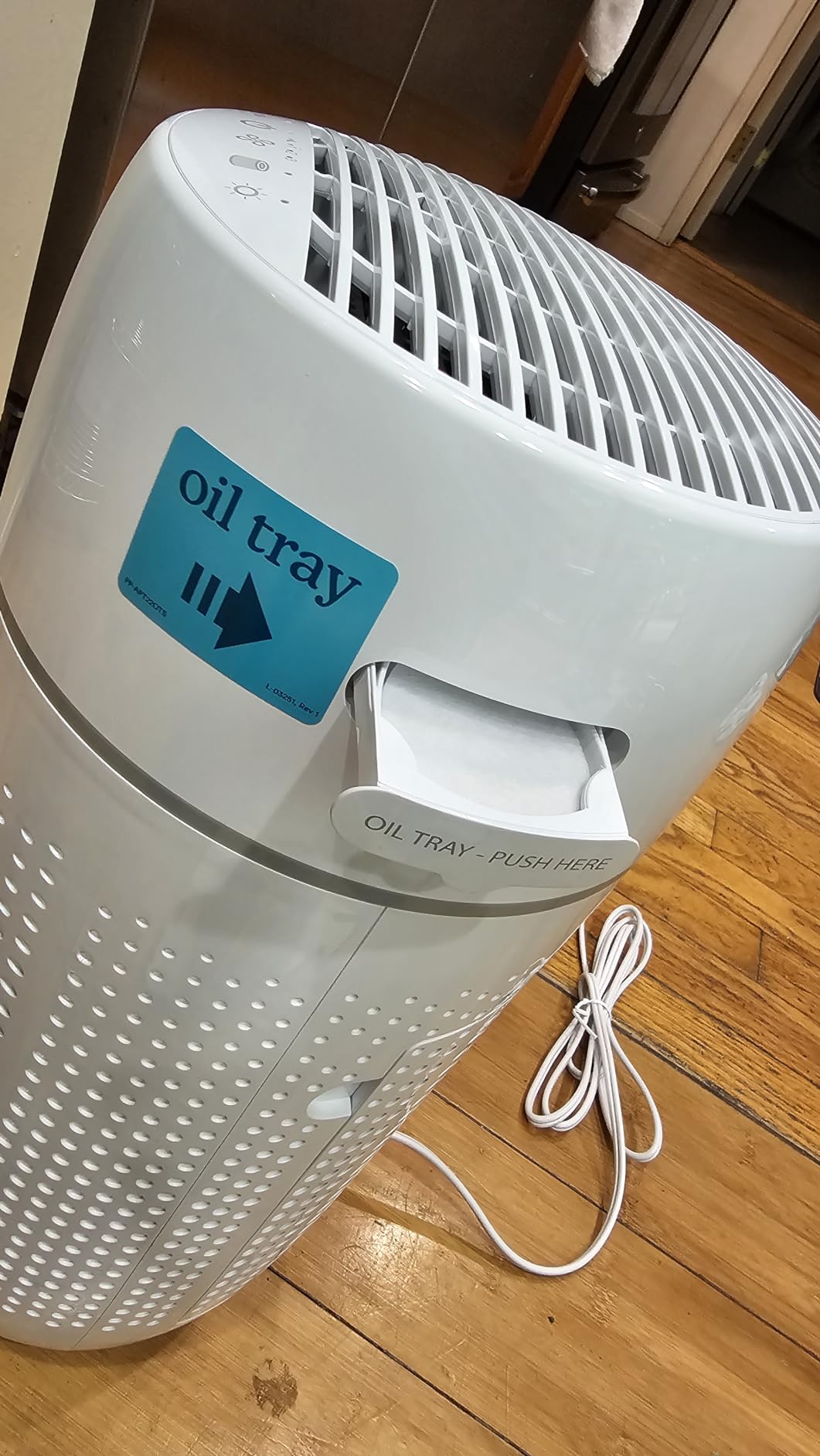 Homedics 5-in-1 PetPlus UV-C Air Purifier - 360-Degree HEPA Filter for 266 Sq Ft, Air Purifiers for Pets, Bedroom, and Home with Essential Oil Pads and Built-In Timer, 3 Speed Settings, White customer photo 1