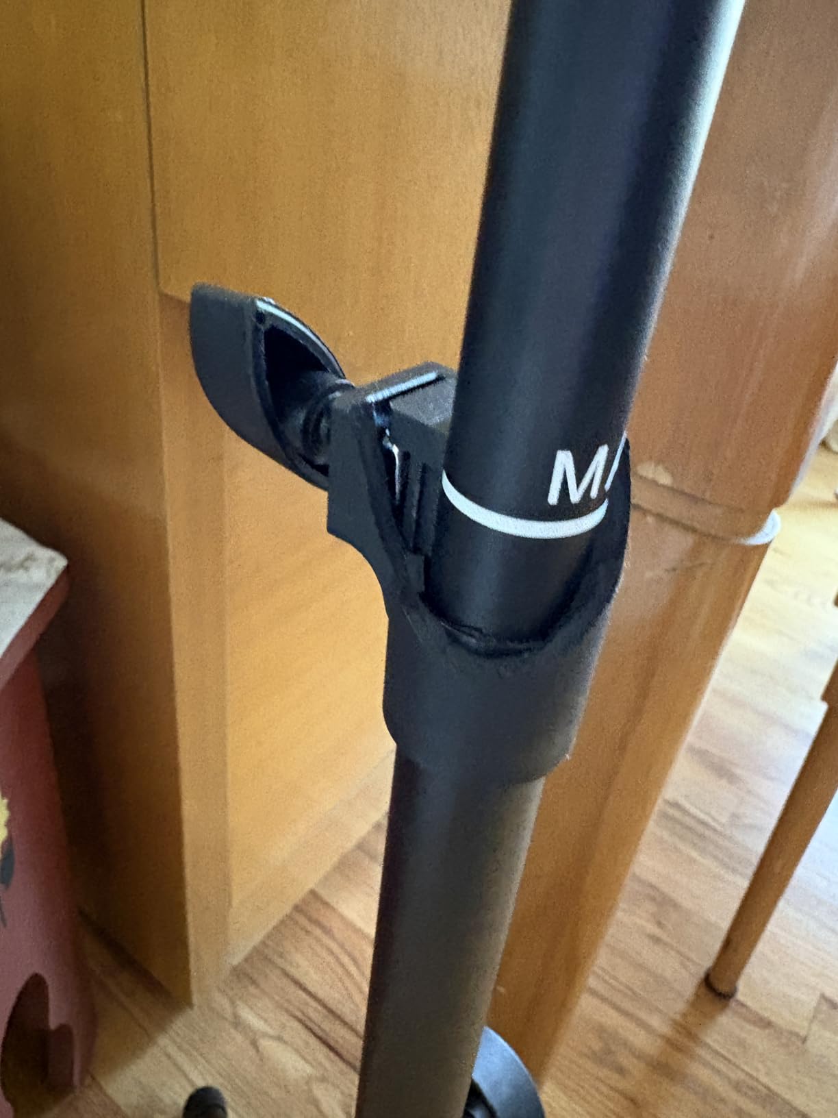 Vekkia Sheet Music Stand-Metal Professional Portable Perforated Music Stand with Carrying Bag,Folding Adjustable Music Holder,Super Sturdy suitable for Instrumental Performance & Band & Travel customer photo 1