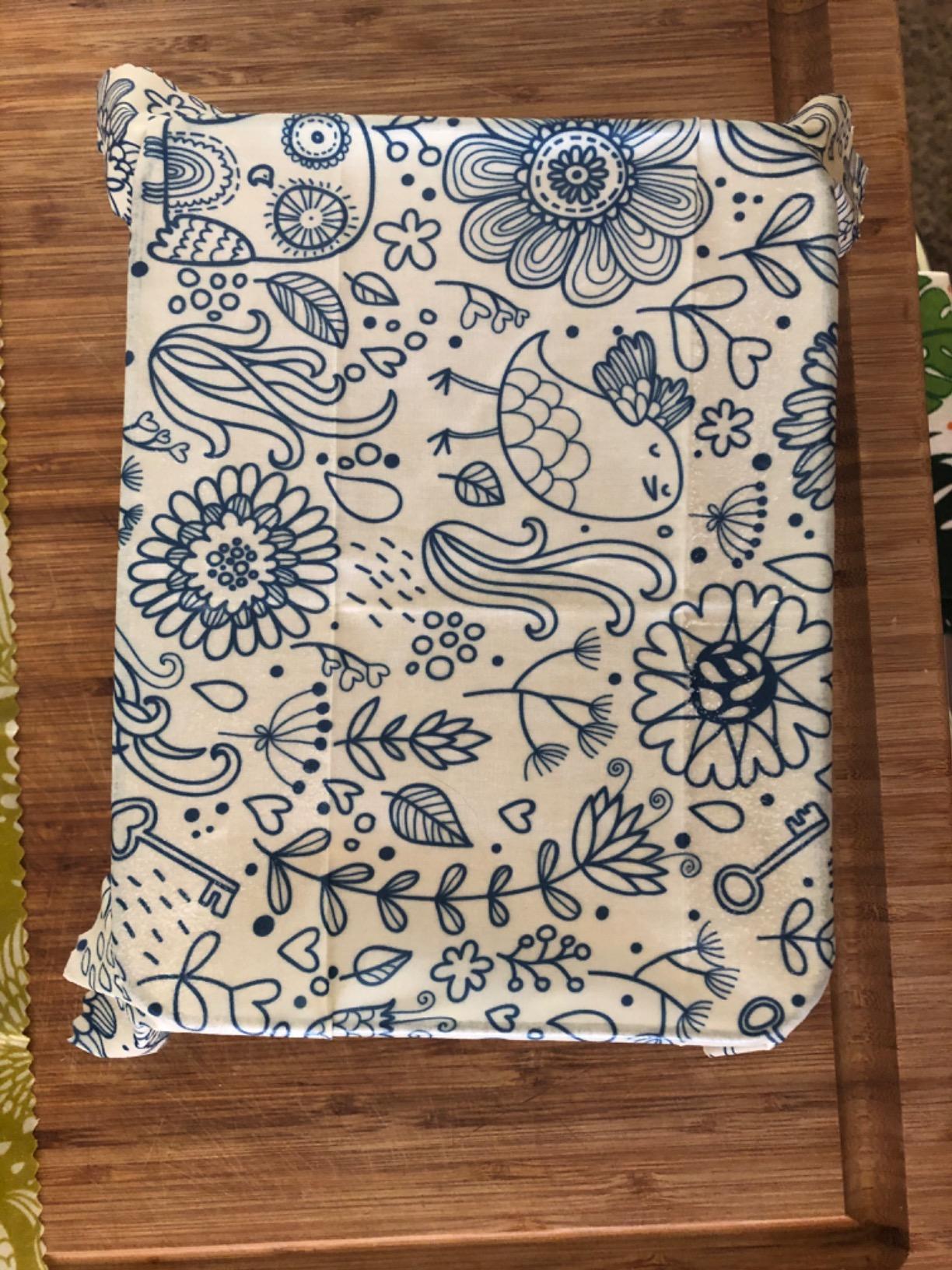 Akeeko Reusable Beeswax Food Wraps - Assorted 9 Packs, Reusable, Plastic-Free Food Storage, 5 Small, 2 Medium, 1 Large, 1 Extra Large Wraps with Abstract Curves Pattern customer photo 2