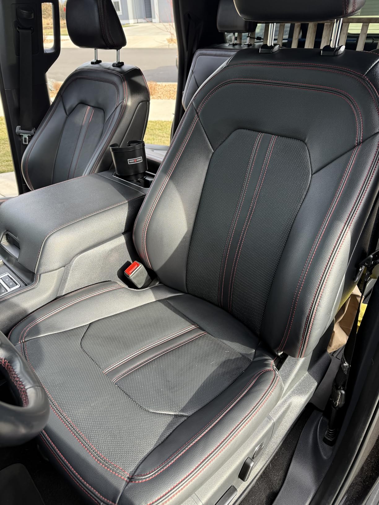 KOCHCHEMIE - Leather Star - Deep Cleaner for Leather; Revitalizes, Preserves, and Protects; Pleasant Fragrance, Color Intensifying Appearance, Supple Soft Feel; Non-Slippery Formula (1 Liter) customer photo 1