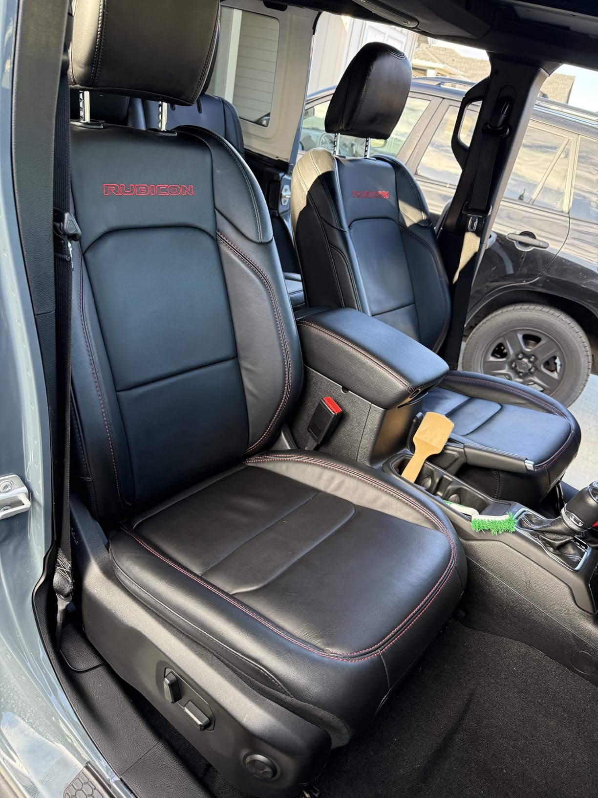 KOCHCHEMIE - Leather Star - Deep Cleaner for Leather; Revitalizes, Preserves, and Protects; Pleasant Fragrance, Color Intensifying Appearance, Supple Soft Feel; Non-Slippery Formula (1 Liter) customer photo 2