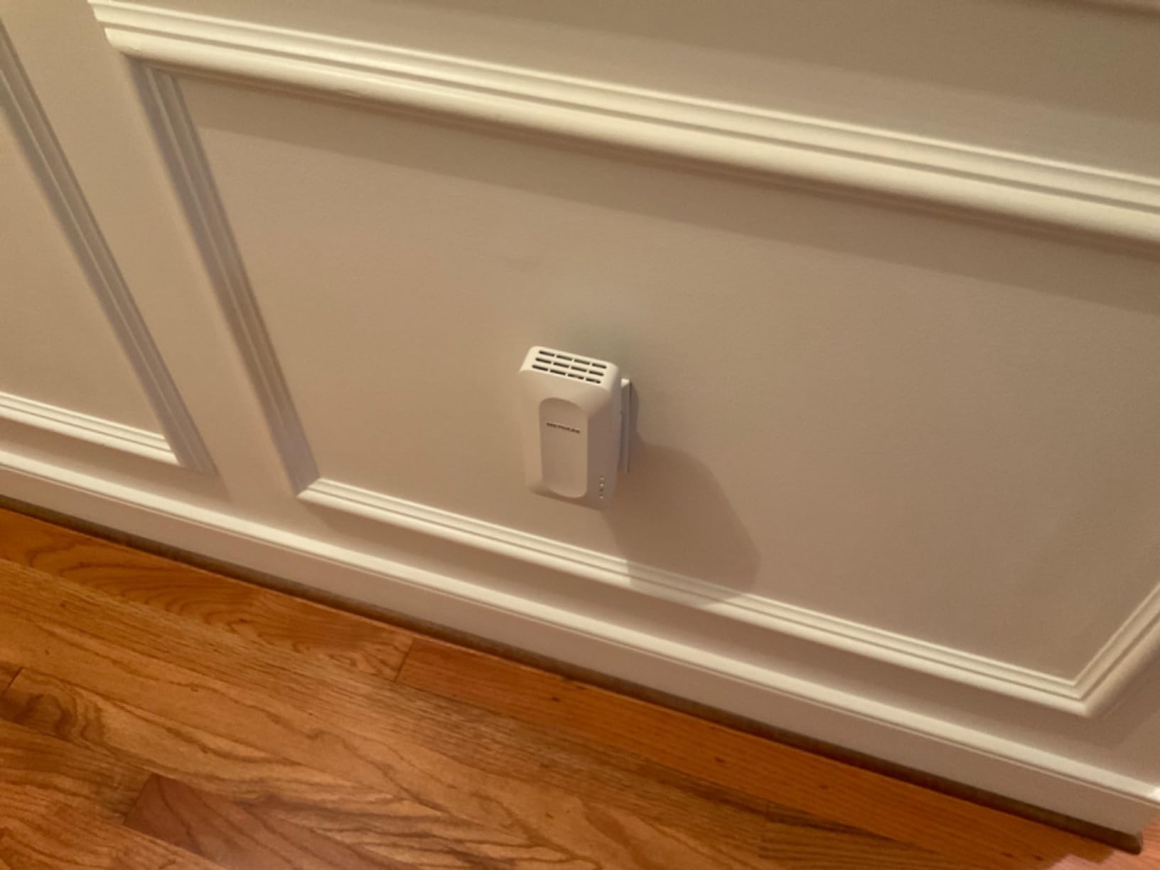 NETGEAR WiFi 6 Mesh Range Extender (EAX15) - Add up to 1,500 sq. ft., 20 Devices with AX1800 Dual-Band Wireless Signal Repeater (up to 1.8 Gbps Speed), WPA3 Security, One Network Name customer photo 1