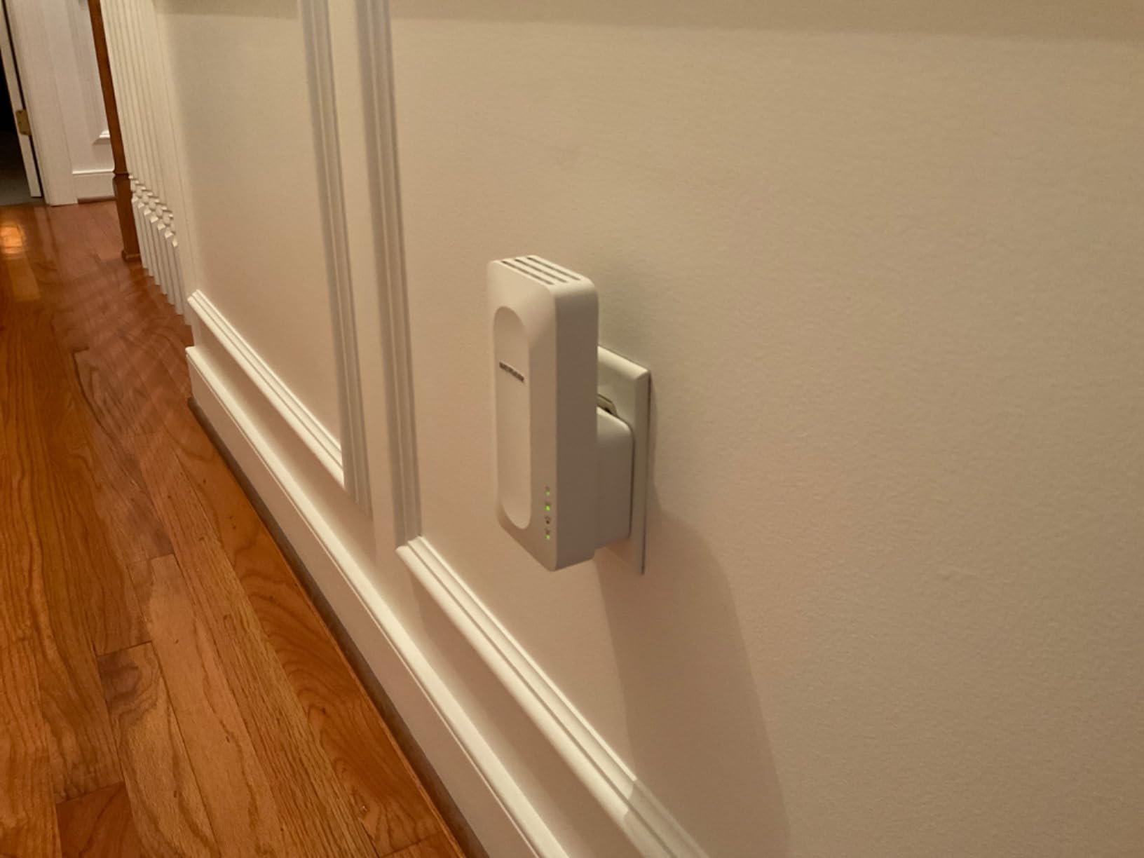 NETGEAR WiFi 6 Mesh Range Extender (EAX15) - Add up to 1,500 sq. ft., 20 Devices with AX1800 Dual-Band Wireless Signal Repeater (up to 1.8 Gbps Speed), WPA3 Security, One Network Name customer photo 2