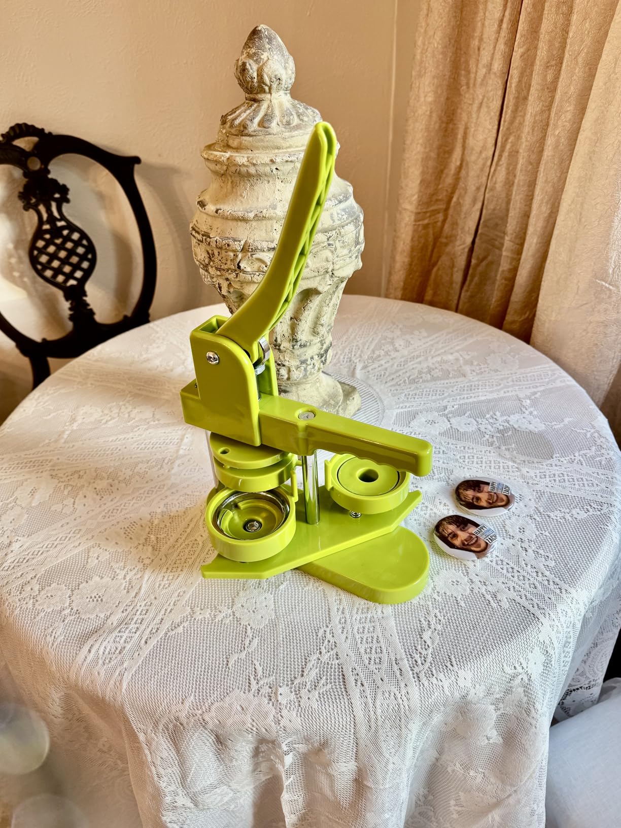 Button Maker Machine 58mm (2.25 in) Installation-Free, DIY Button Pin Maker Machine, Badge Punch Press with Free 100pcs Badge Supplies & Pictures & Circle Cutter & Magic Book customer photo 1