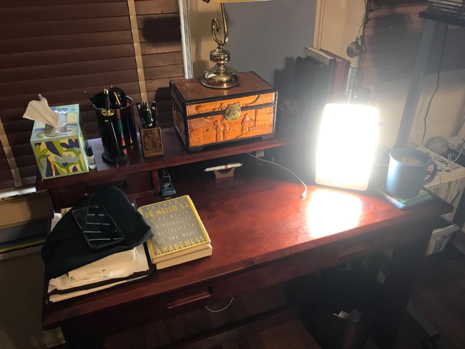 Verilux HappyLight Touch Plus - Light Therapy Lamp with 10,000 Lux, UV-Free, LED Bright White Light with Adjustable Brightness, Color, Countdown Timer, & Detachable Stand customer photo 1