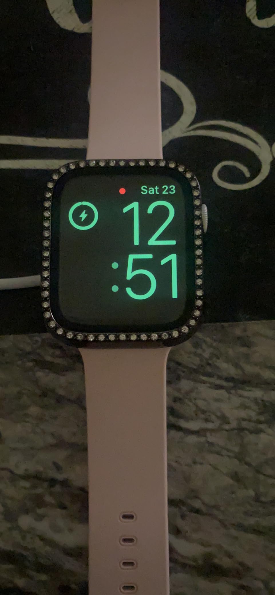 Apple Watch SE (GPS, 44mm) - Silver Aluminum Case with White Sport Band (Renewed) customer photo 2