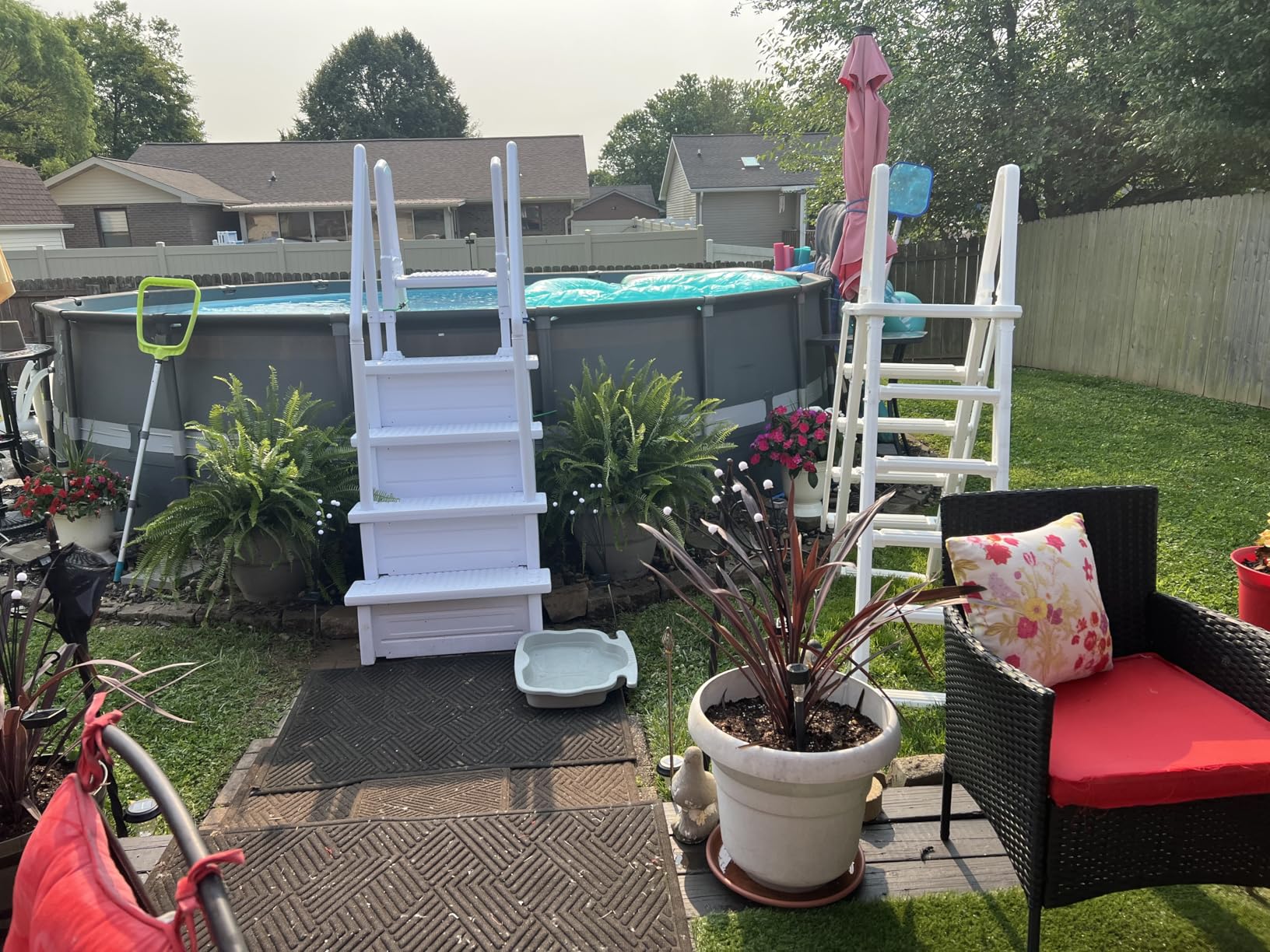 XtremepowerUS Deluxe Above-Ground Pool Ladder A-Frame Swimming Non-Sliip Step Ladder, White customer photo 2