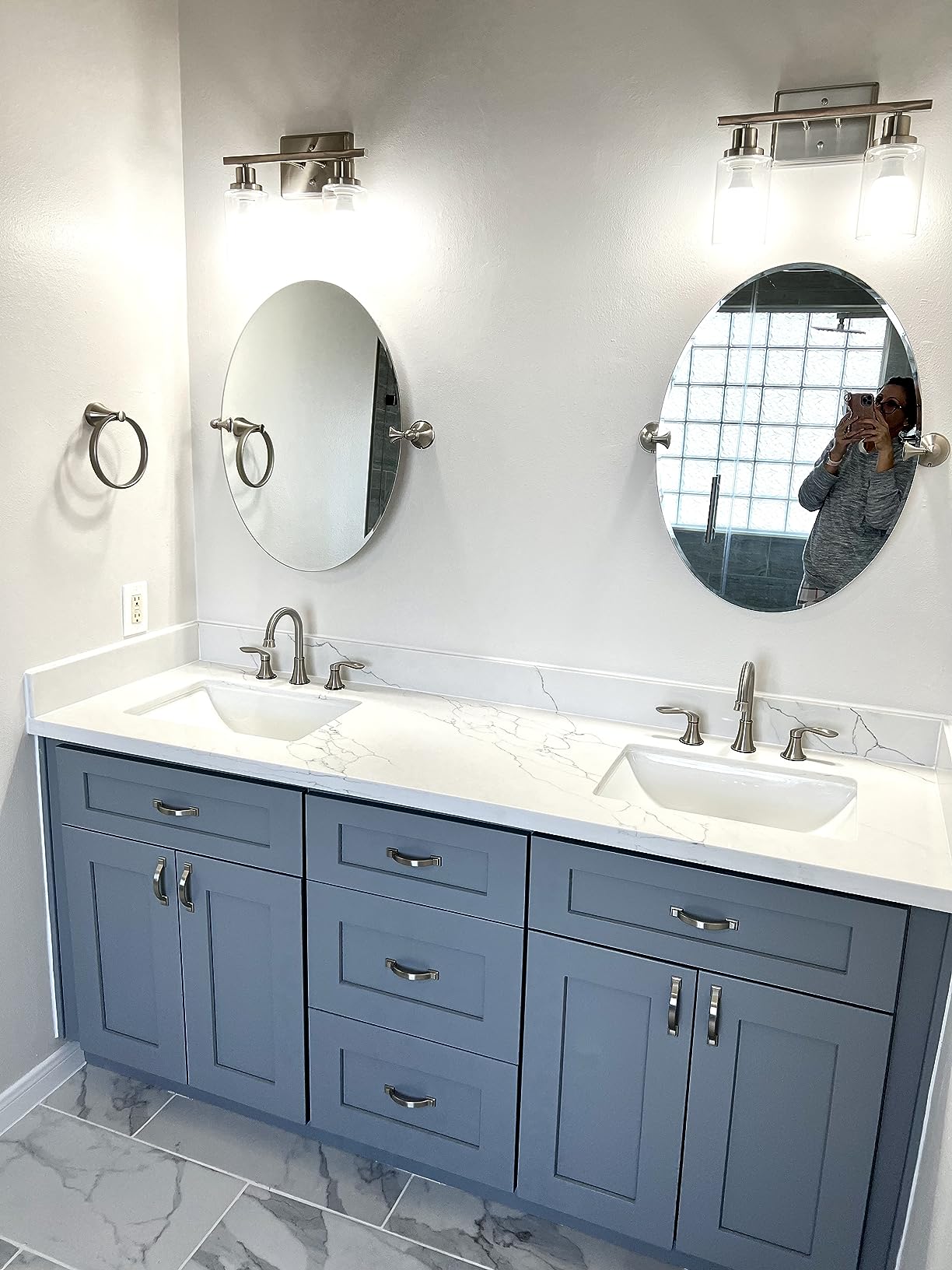 Moen Wellton Brushed Nickel 4-Piece Bathroom Accessory Collection, Includes Towel Ring, Robe Hook, Towel Bar, and Pivoting Toilet Paper Holder, Y1394BN customer photo 1