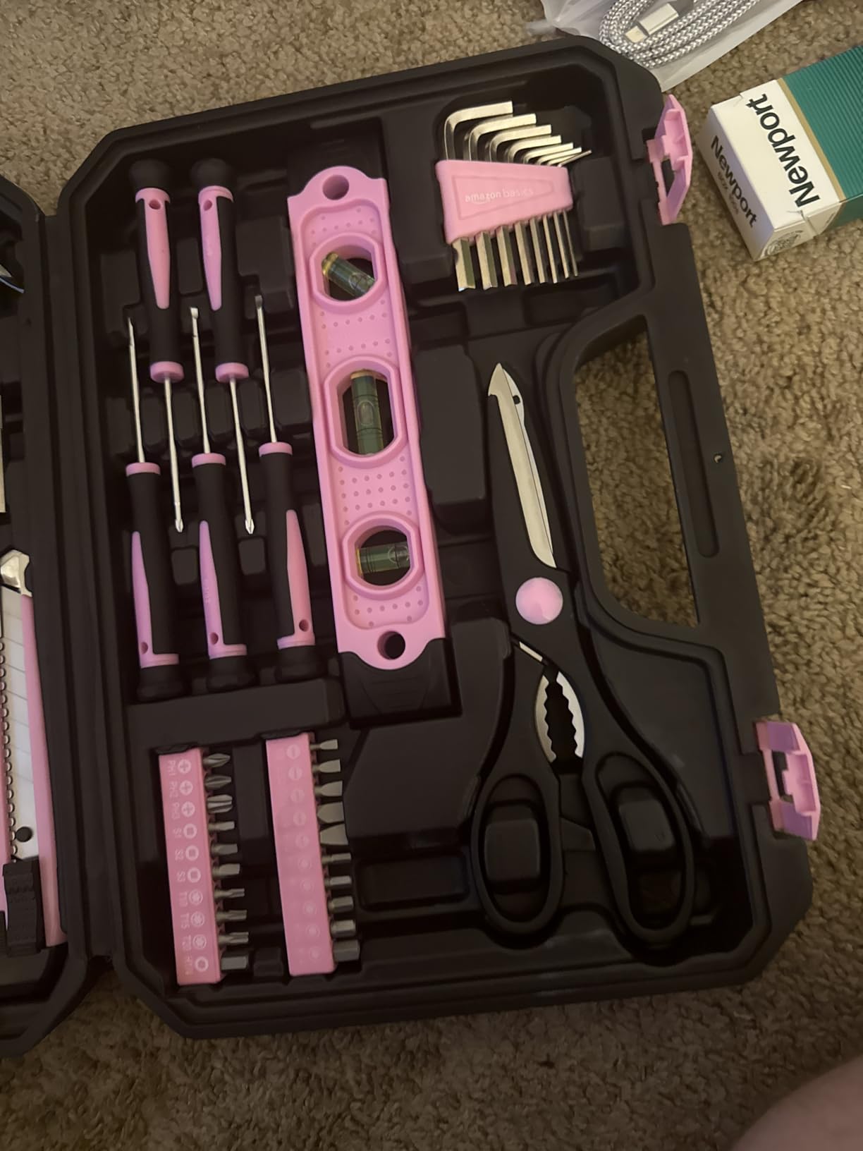 Amazon Basics 142-Piece Household Tool Kit for Home Repair, Hand Tools with Storage Case, 13.39 x 9.25 x 2.95 inch, Turquoise customer photo 1