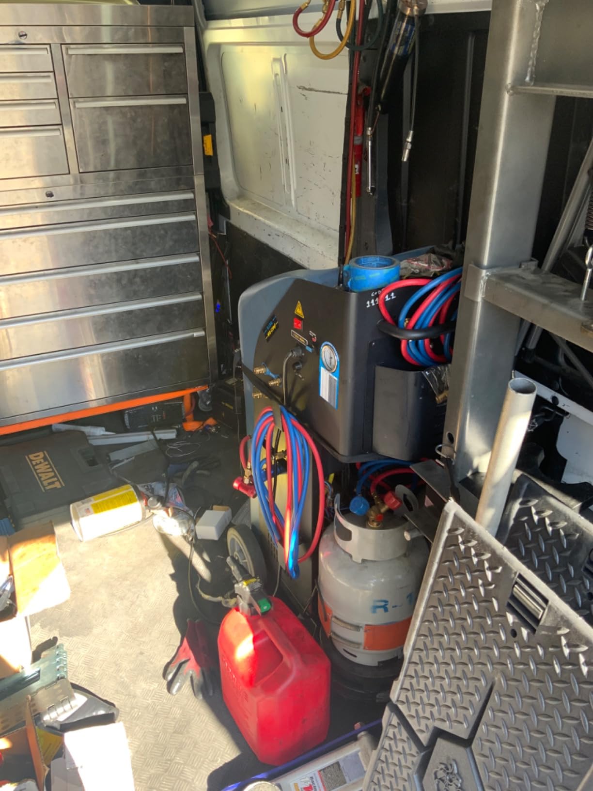 Airtek AC-Dual Fully Automatic Machine, HVAC Automotive Recovery and Recharge of R134 and HFO1234yf customer photo 2