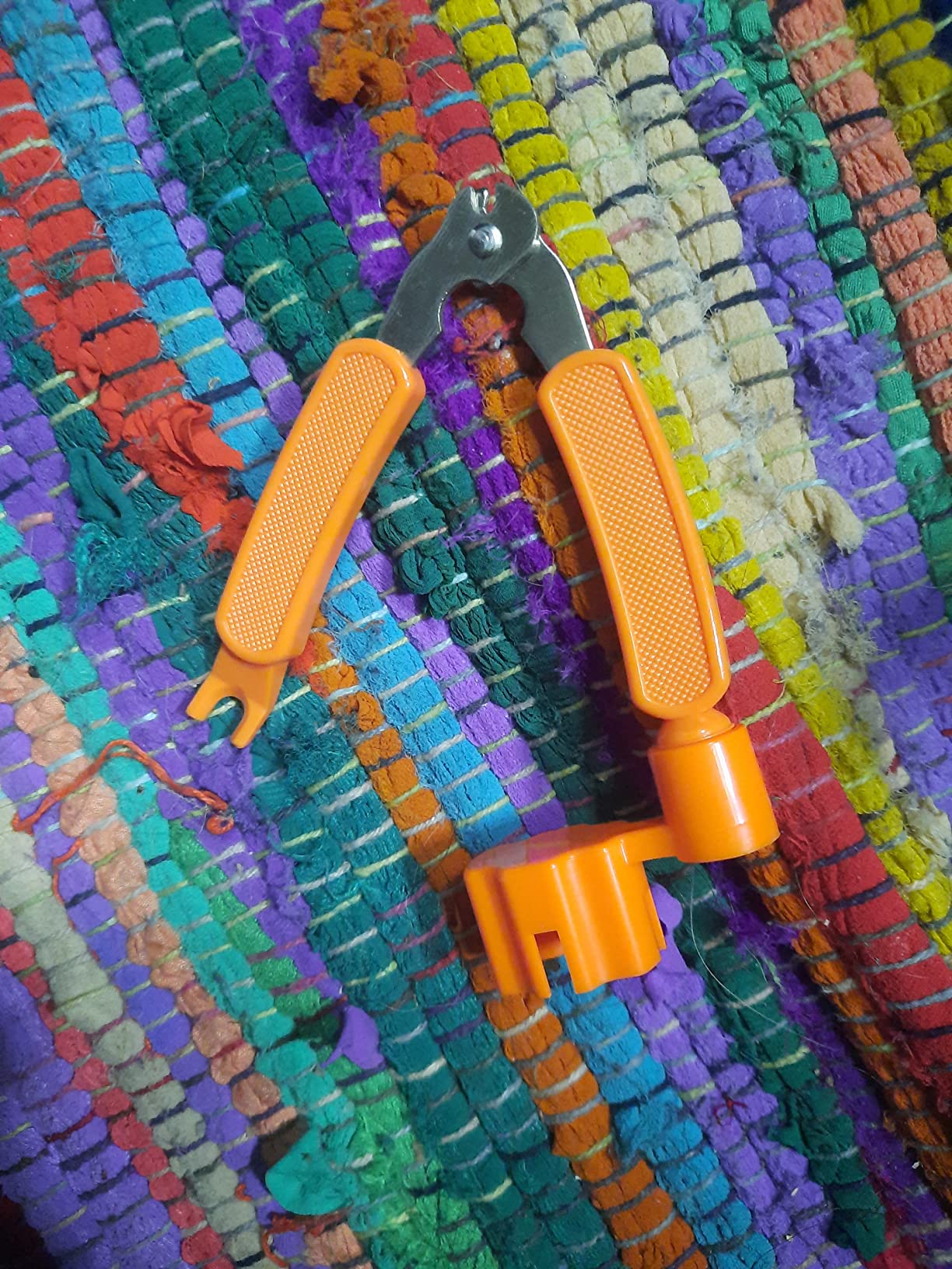 Guitar String Winder, String Cutter and Bridge Pin Puller - 3-in-1 Guitar Tool for Acoustic and Electric Guitars - Wind Guitar Strings Quickly - Cut Excess String Off - Pull Pins Out Easily customer photo 1