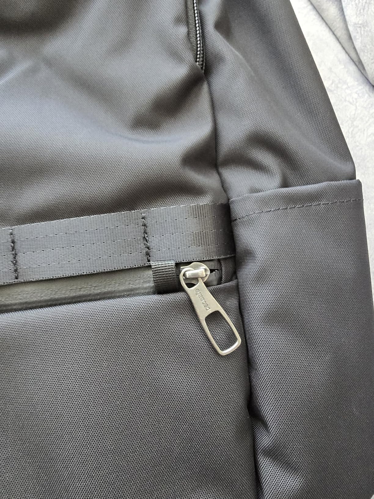 Pacsafe Metrosafe X Anti Theft 25L Backpack - With Padded 15 inch Laptop Sleeve, Black customer photo 2