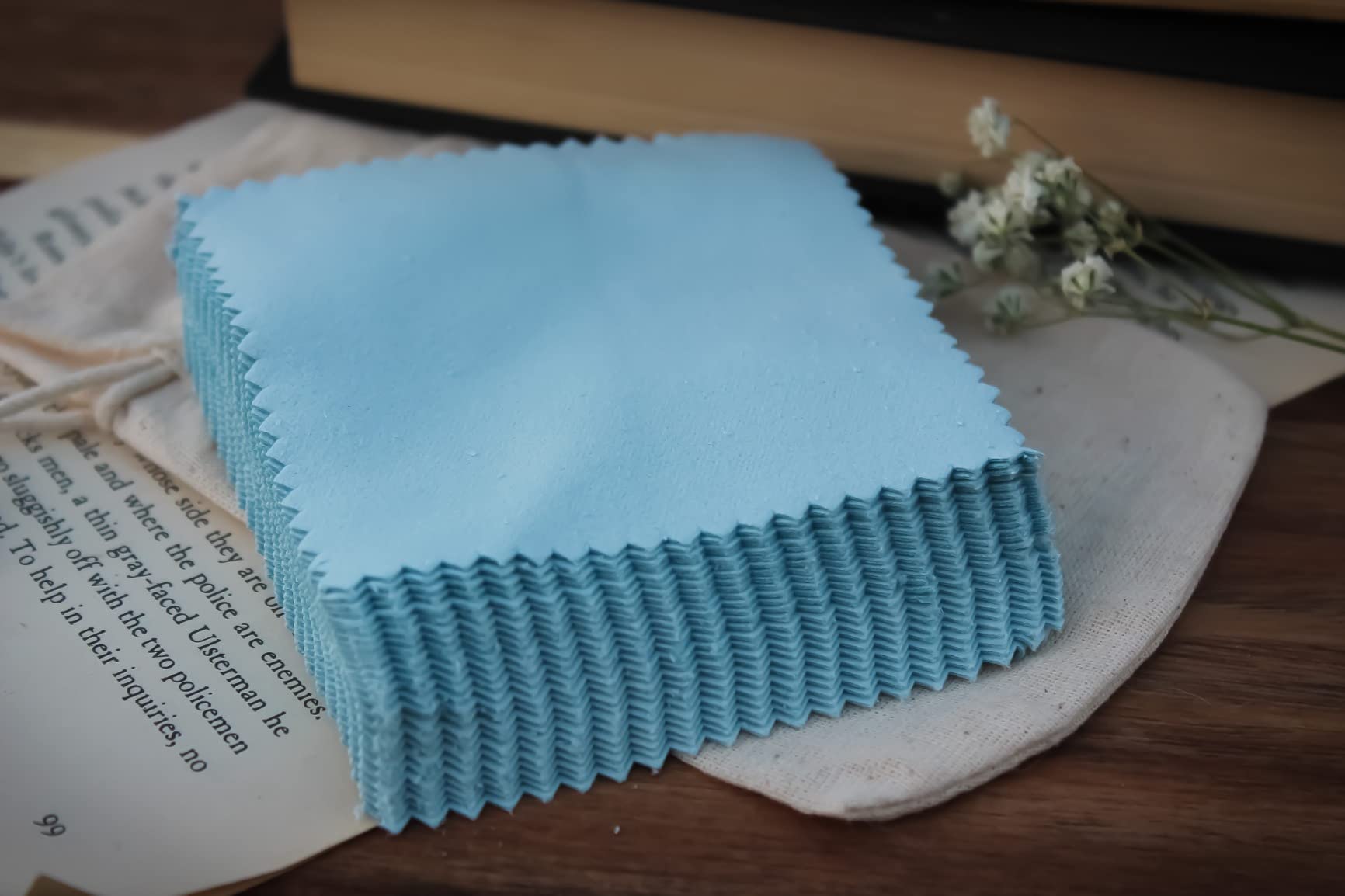 50pcs Jewelry Cleaning Cloth Polishing Cleaning Cloths for Sterling Silver Gold Platinum Platinum Jewelry, Watch Coins Non Toxic Tarnish Remover Keeps Jewelry Clean and Shiny, 3.2 x 3.2 inches customer photo 1