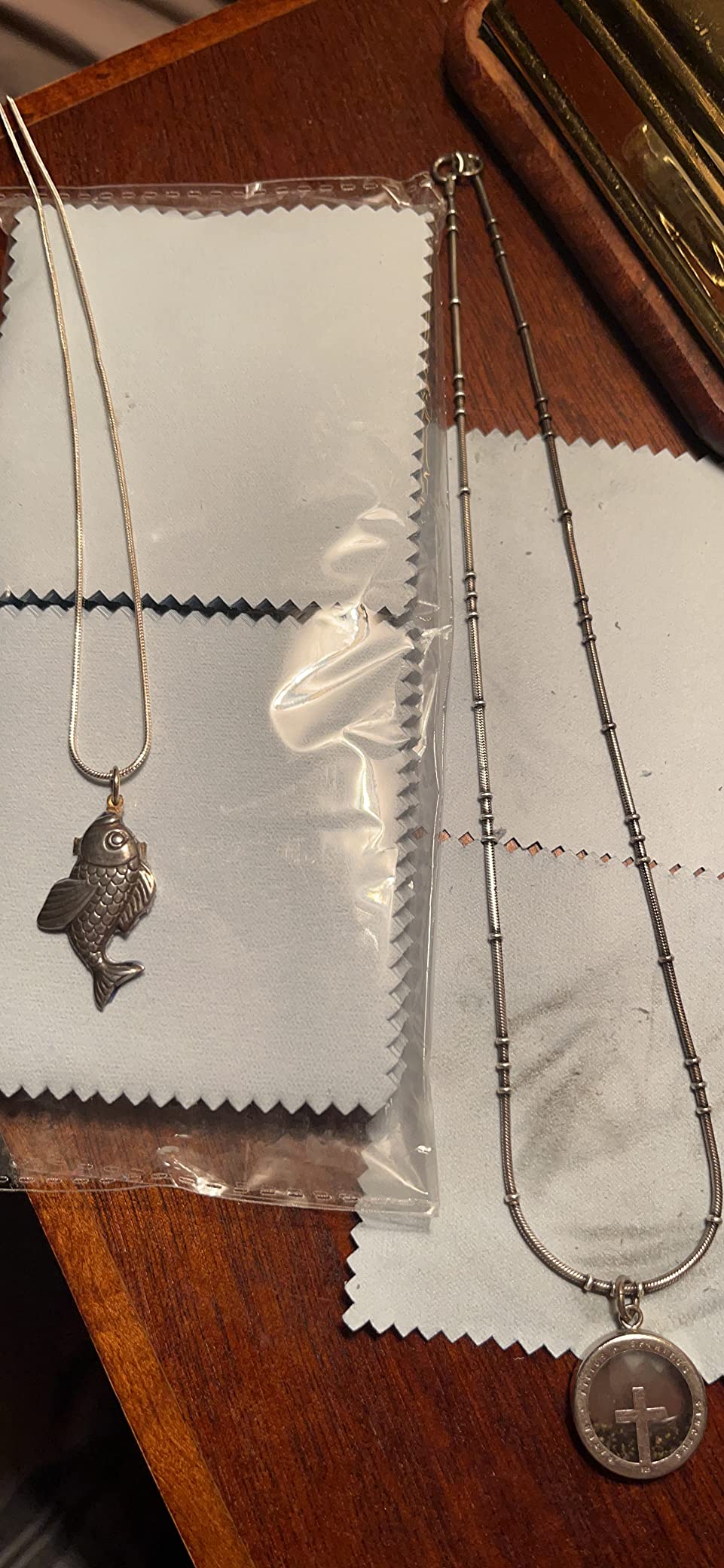 50pcs Jewelry Cleaning Cloth Polishing Cleaning Cloths for Sterling Silver Gold Platinum Platinum Jewelry, Watch Coins Non Toxic Tarnish Remover Keeps Jewelry Clean and Shiny, 3.2 x 3.2 inches customer photo 2