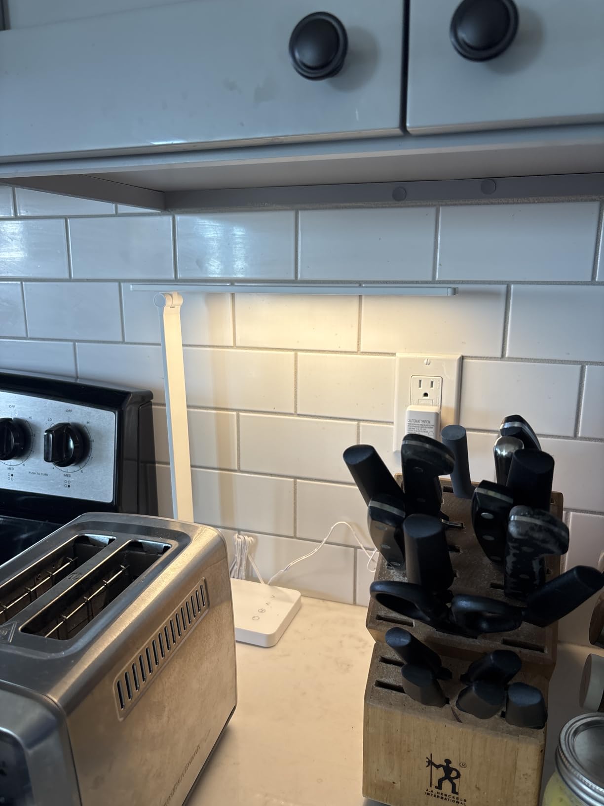 Lepro LED Desk Lamp for Home Office, 9.5W 750LM Metal Touch Control Desk Light, 5 Color Modes 5 Brightness Level, Eye Caring Task Lamp For Reading, Sewing, Crafts, School Supplies, Puzzle Light, Black customer photo 1