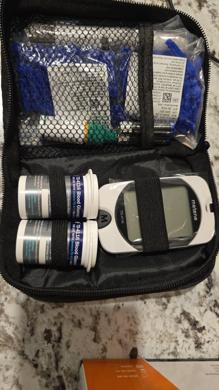 Metene TD-4116 Blood Glucose Monitor Kit, 100 Glucometer Strips, 100 Lancets, 1 Blood Sugar Monitor, Blood Sugar Test Kit with Control Solution, Lancing Device, No Coding, Large Display customer photo 2