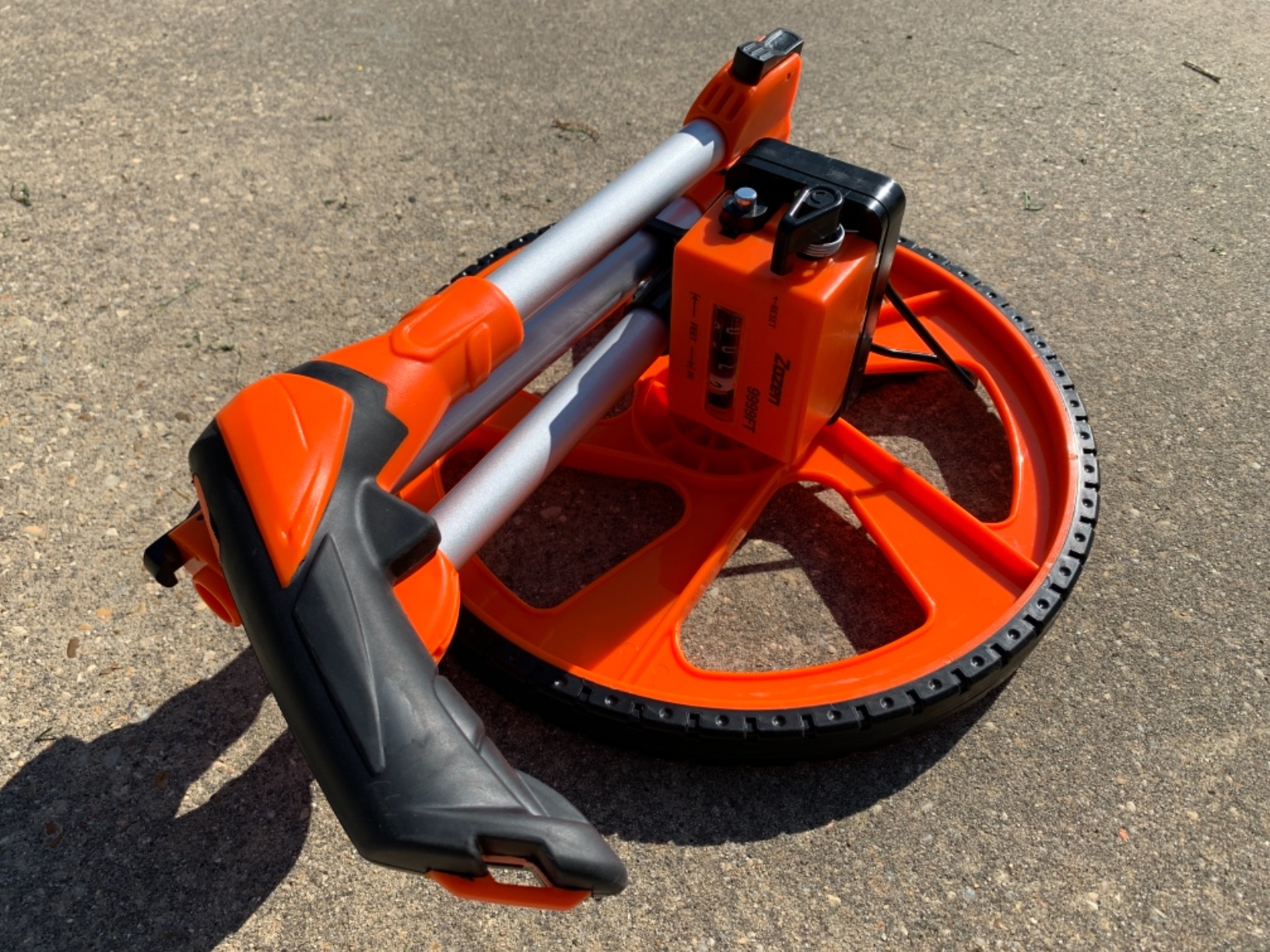 Zozen Distance Measuring Wheel, Measure Wheel in Feet and Inches, Collapsible/Mechanical/One Key to Reset/Kickstand to Keep Stand/Starting Point Arrow and Carrying Bag, Adapt to Various Roads customer photo 1