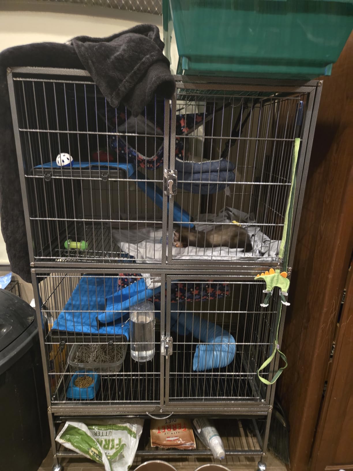 Yaheetech 54'' Rolling Ferret Cage Large 4-Tiers Chinchilla Cage Small Animal Cage for Adult Rats/Guinea Pigs/Chinchilla/Sugar Glider w/ 2 Removable Ramps/Hammock, Black customer photo 2